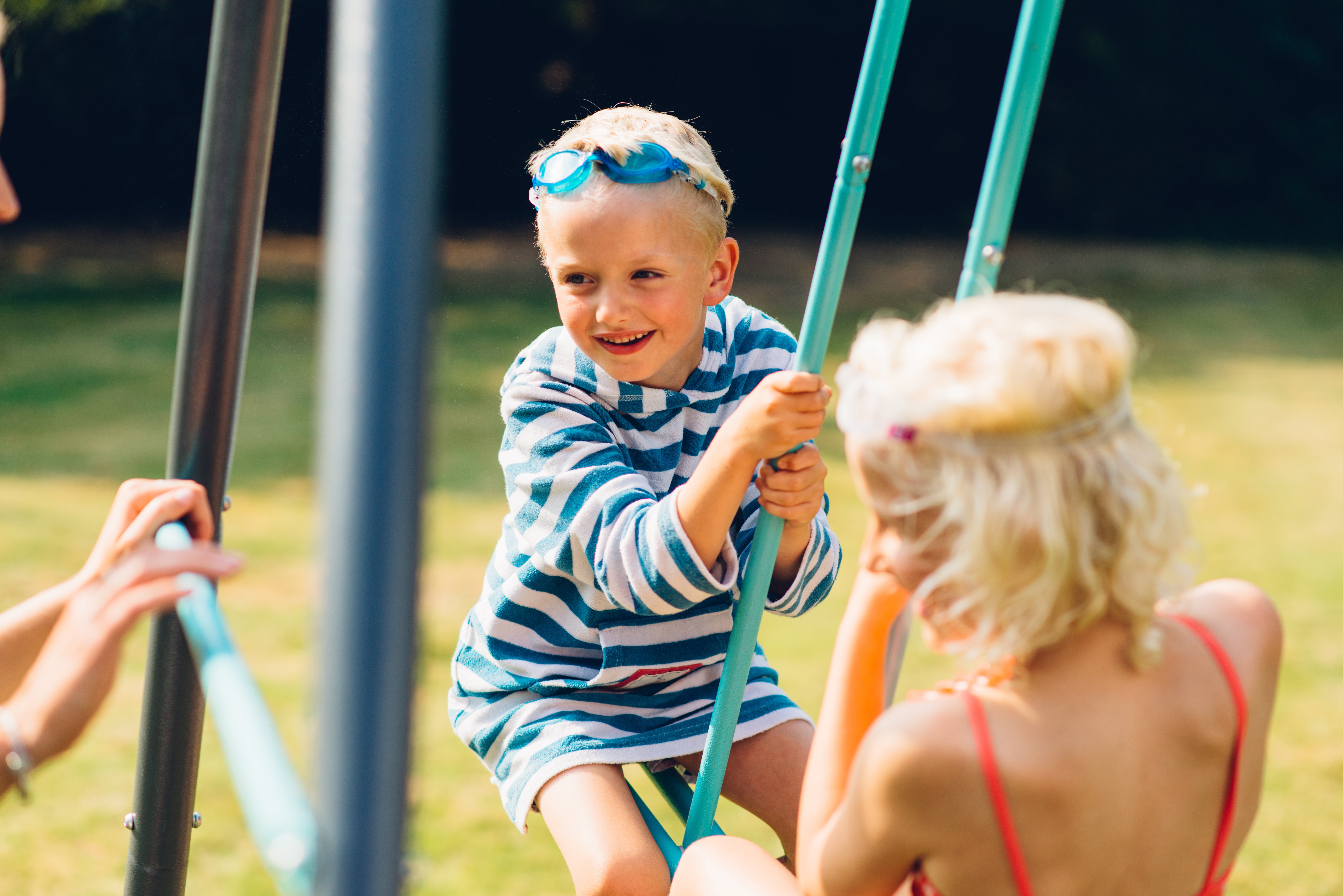 Premium Metal Single Swing And Glider With Mist