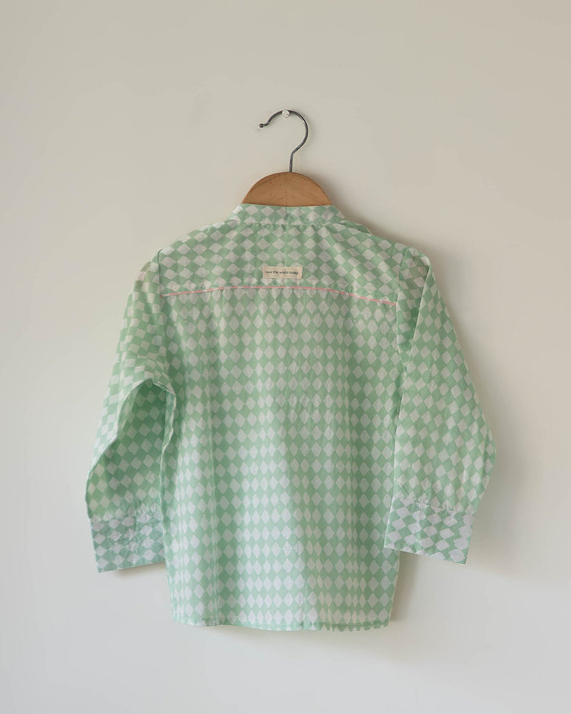 Barefoot boy shirt in sage green rhombus