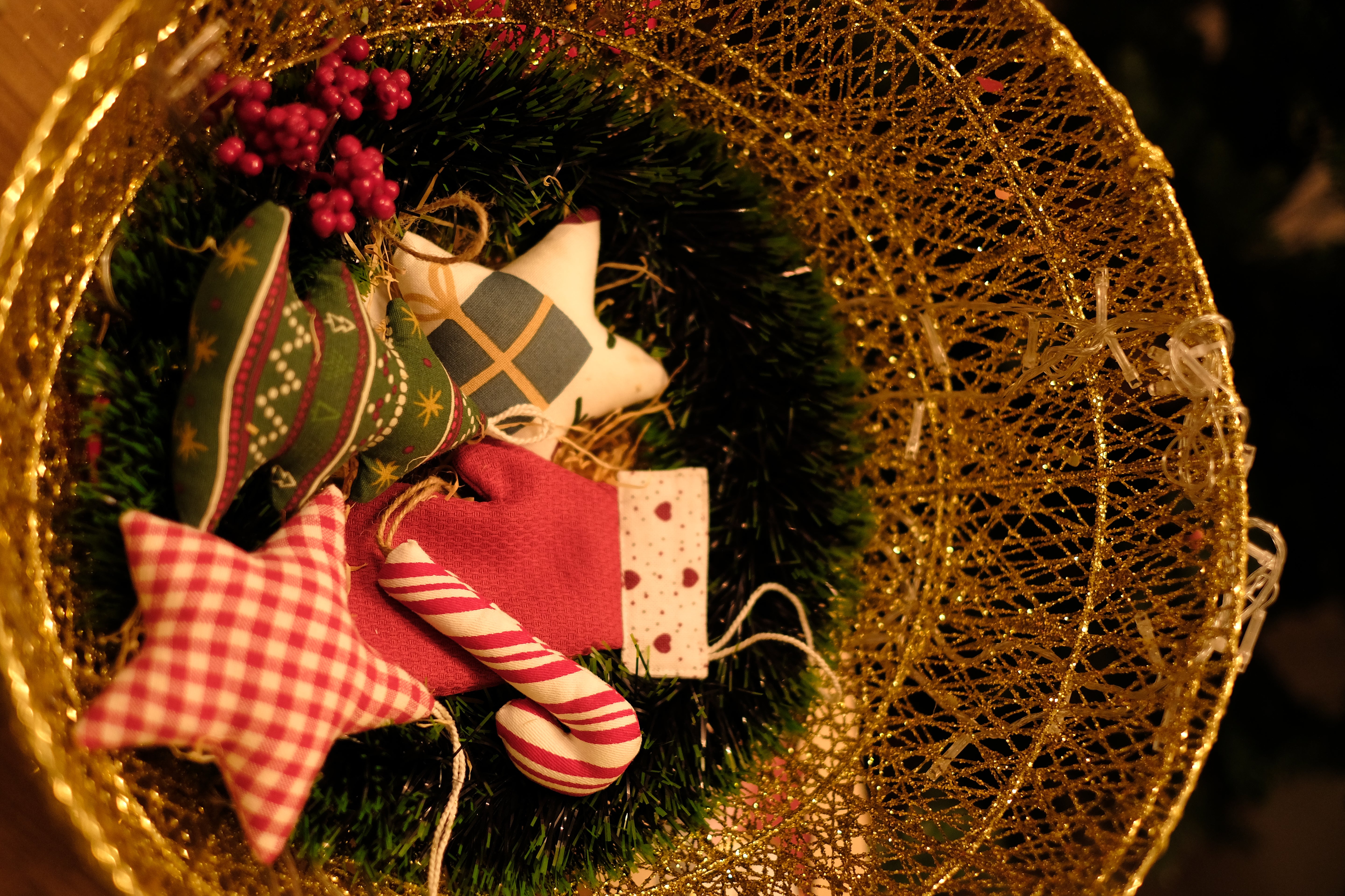 JONAS - Pack of 5 assorted 3D fabric christmas tree hangings