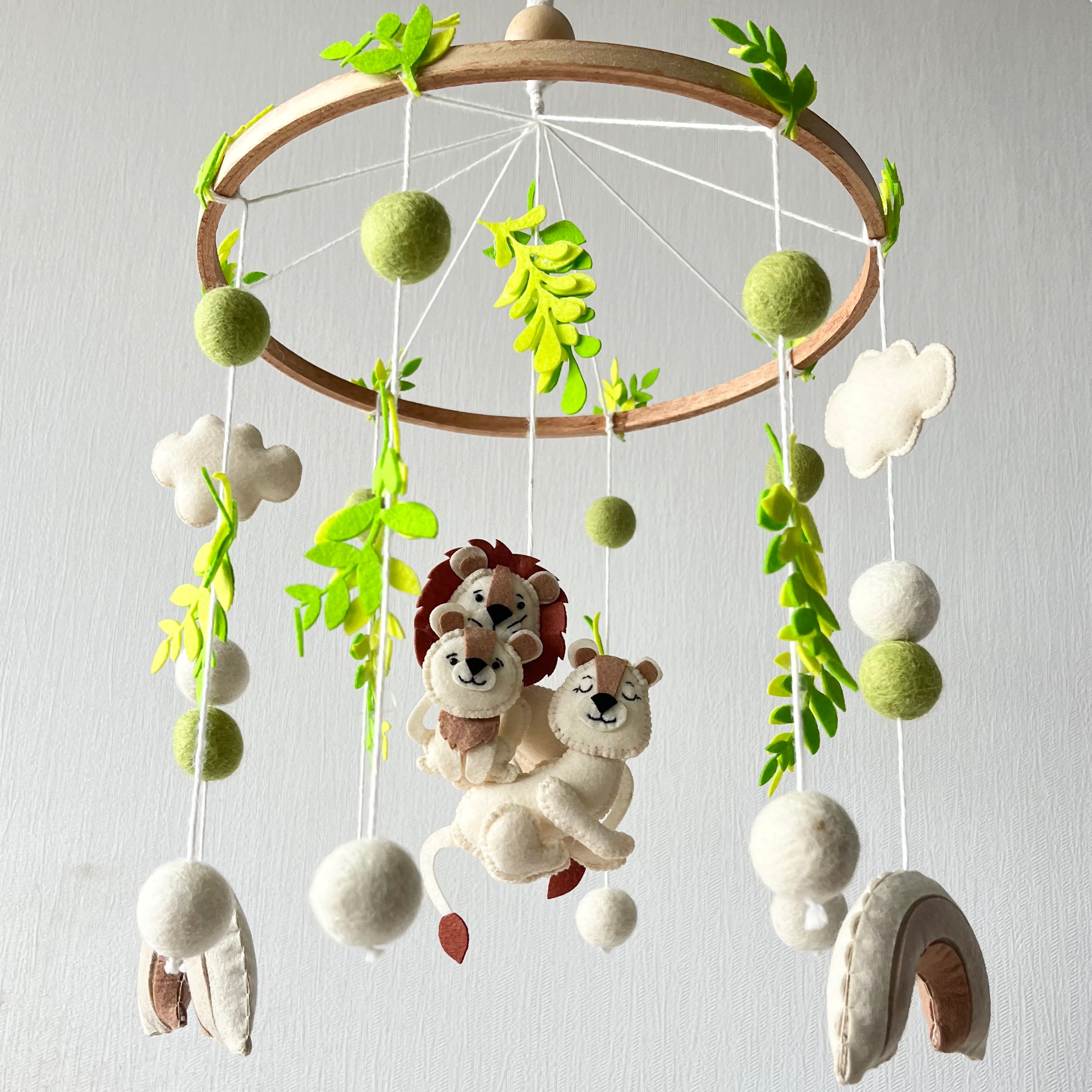 Lion’s Crown Family - Cot / Crib Mobile