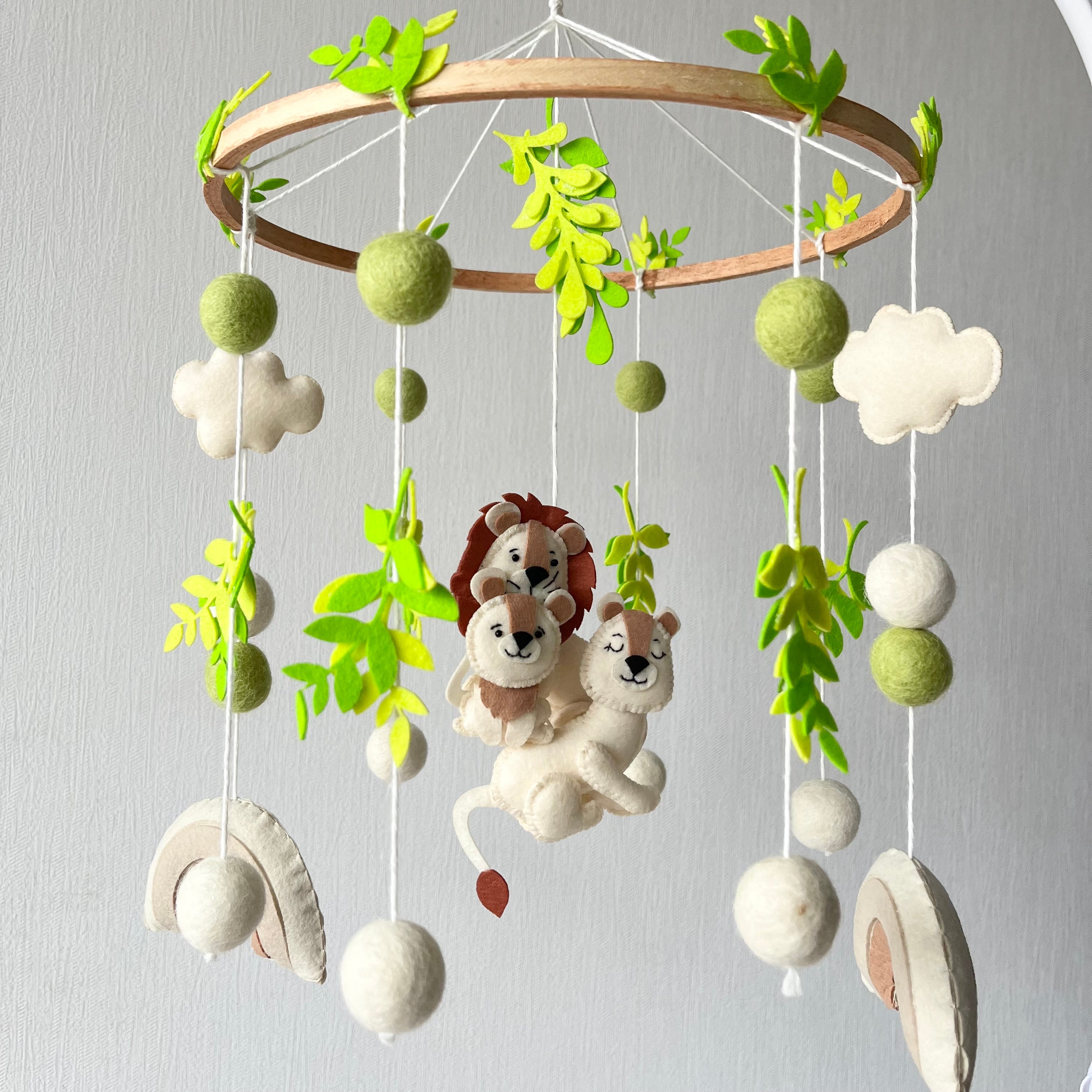 Lion’s Crown Family - Cot / Crib Mobile