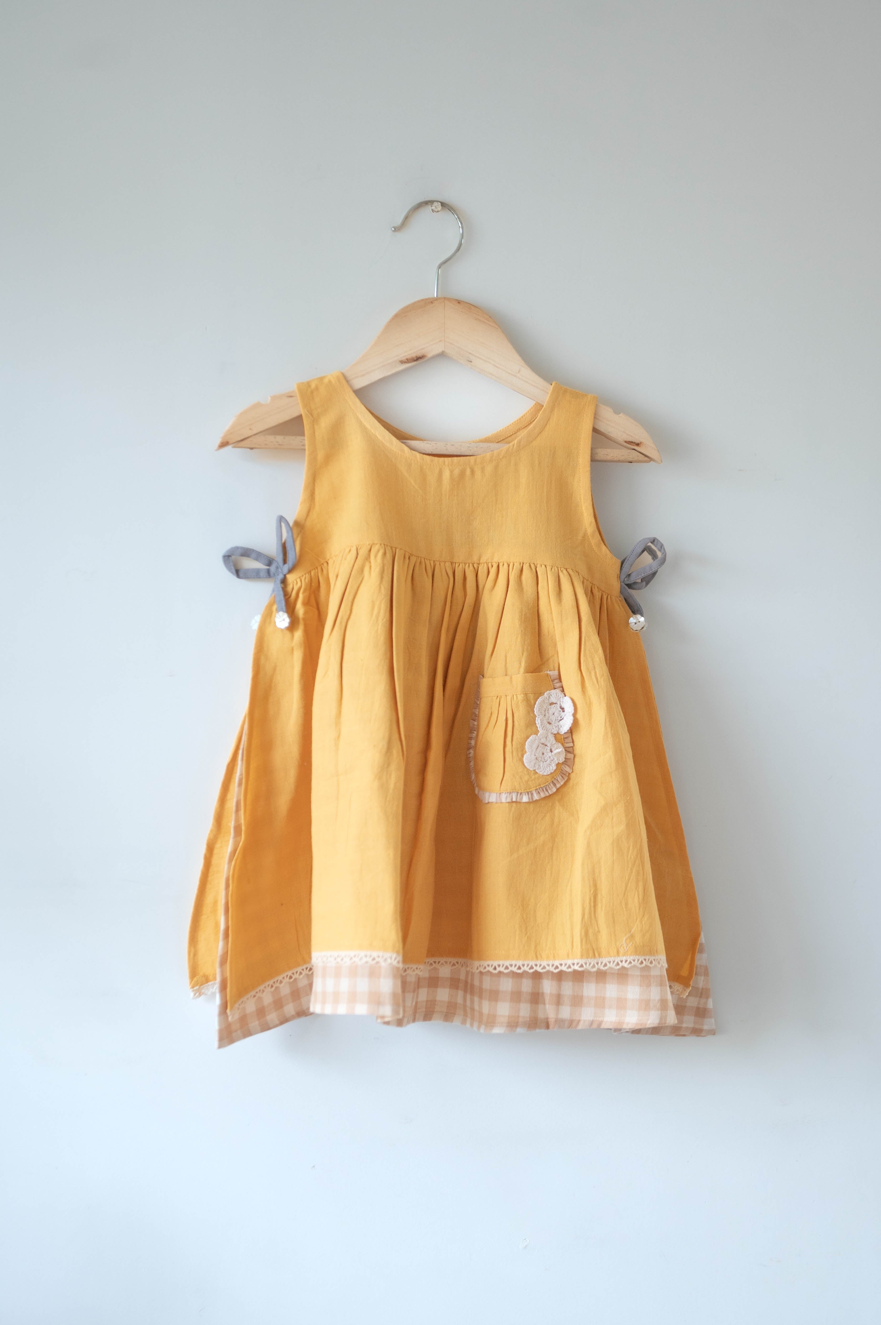 Old photographs sleeveless layered pinafore dress in yellow handwoven cotton - Totdot