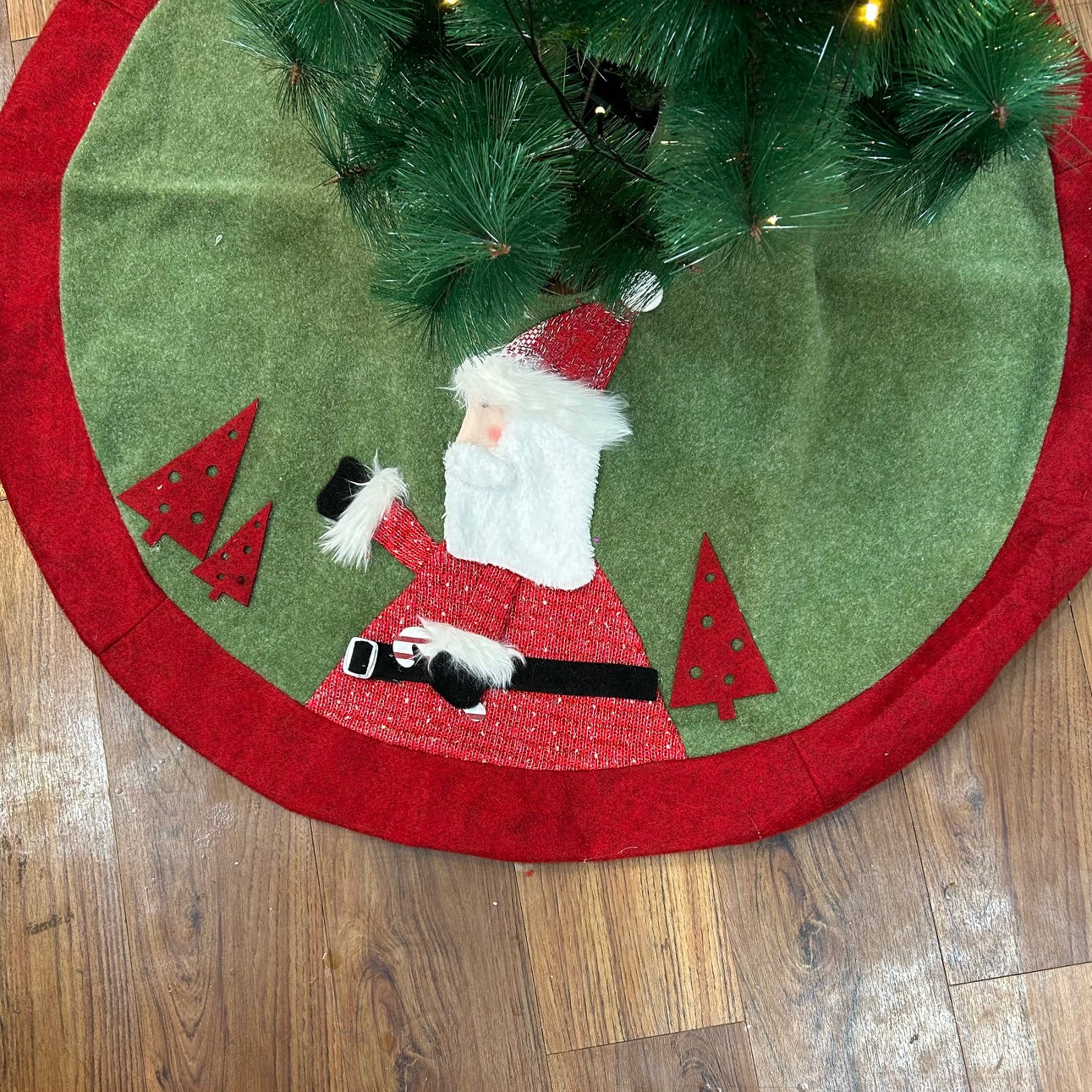 42" Tree Skirt - Santa's Winter Wrap