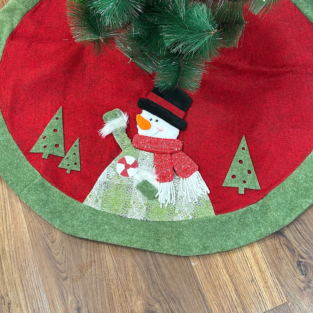 42" Tree Skirt - Snowman’s Winter Wrap