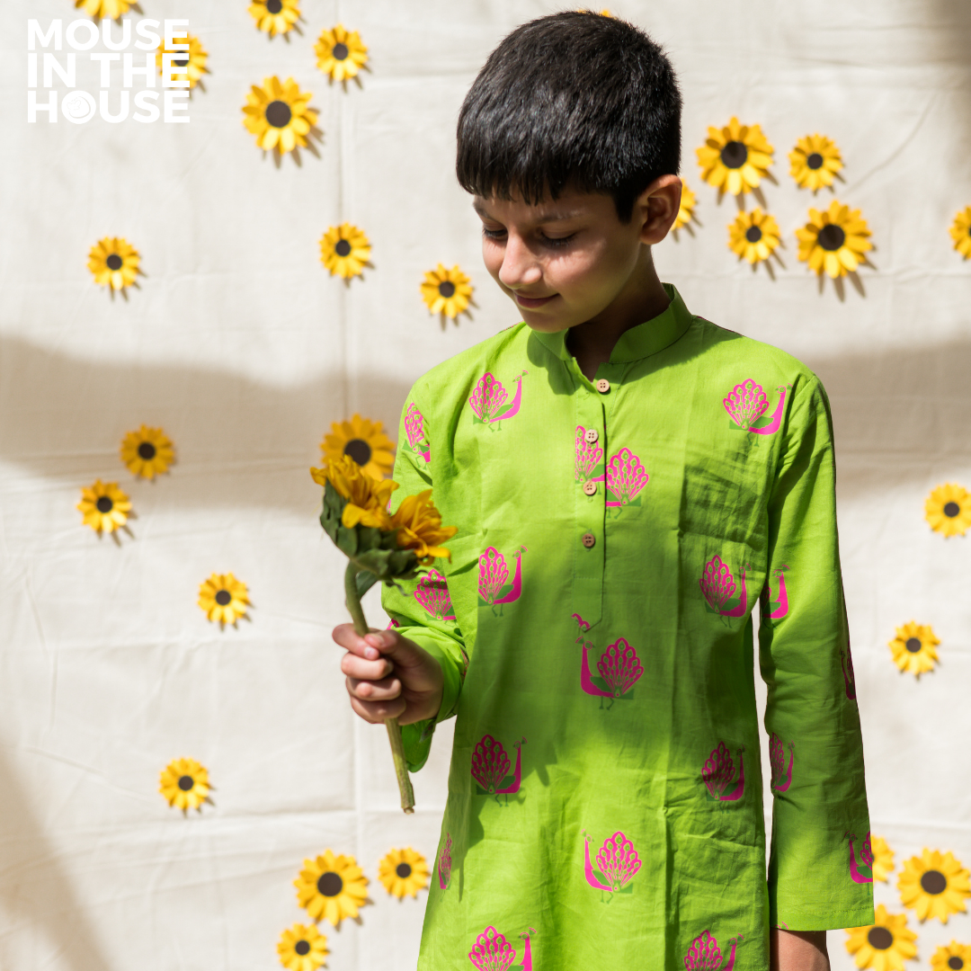 A Graceful peacock Green Ethnic Wear