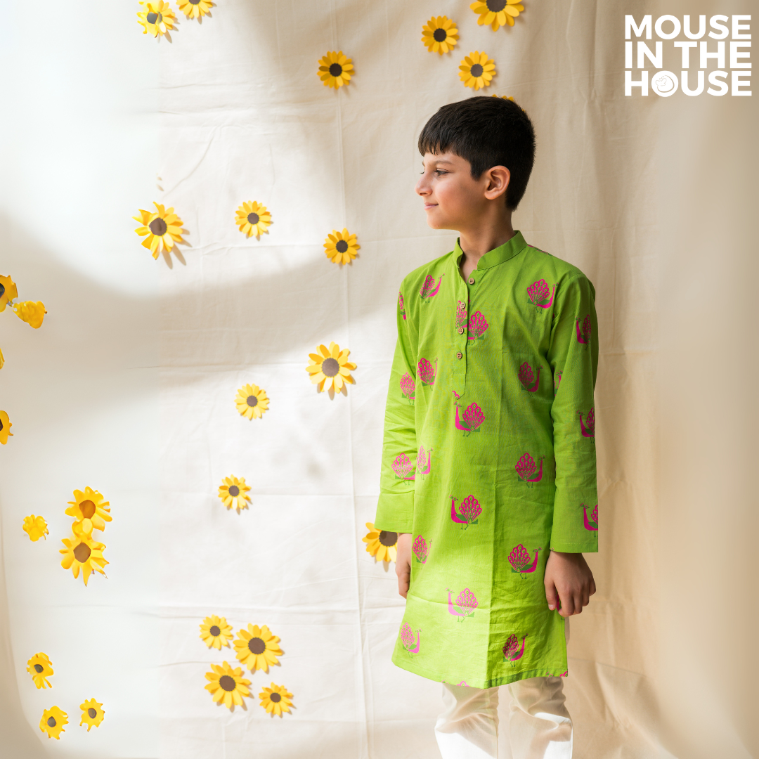 A Graceful peacock Green Ethnic Wear