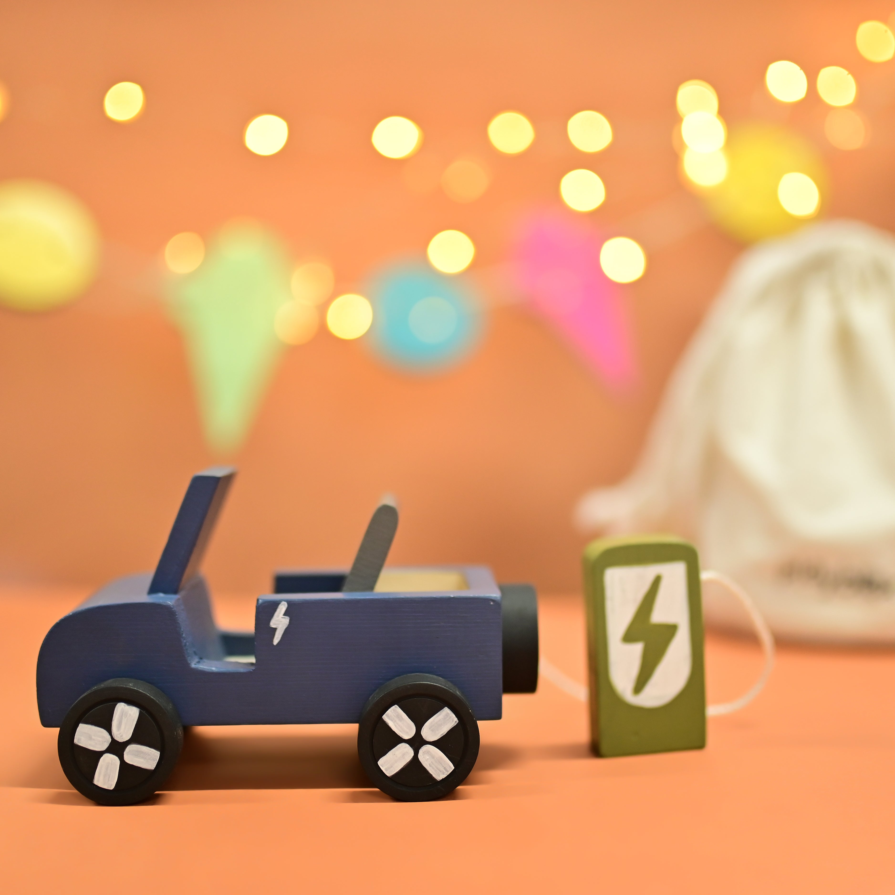 Wooden EV Jeep with Artificial wooden electirc charger
