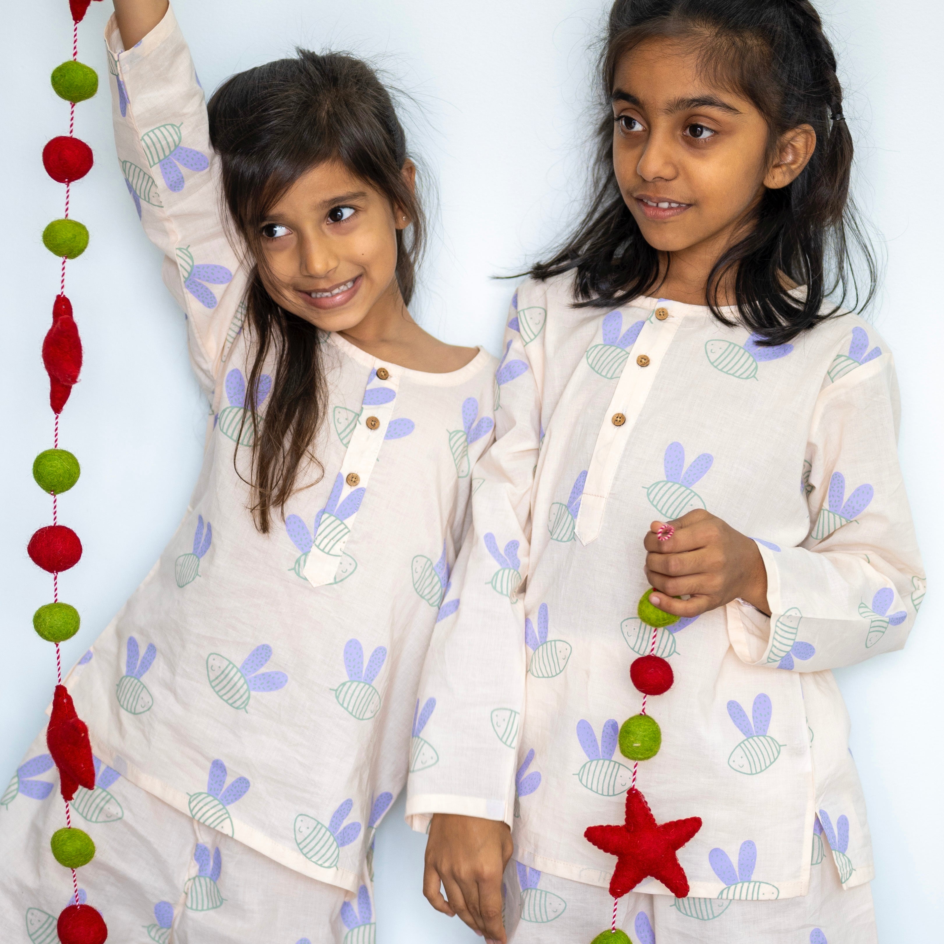 A Swarm OF Bees' Kurta Pyjama Set