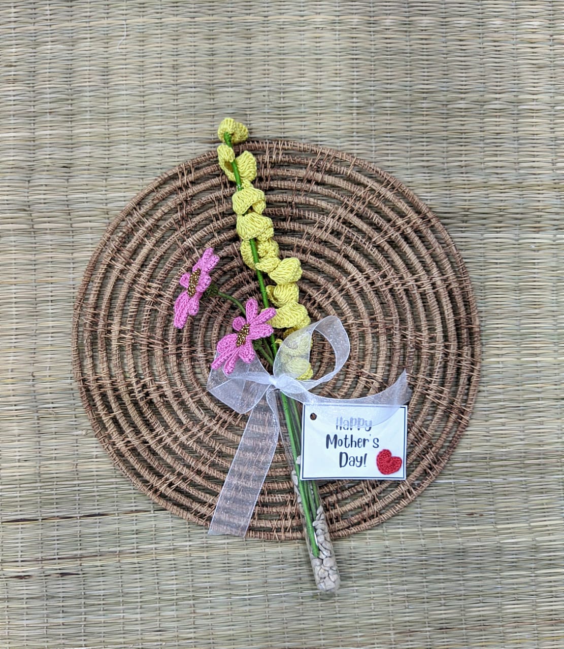 Chic Crochet Daisies and Swrils : Handcrafted Home Decor Delights 2.O Happy Threads