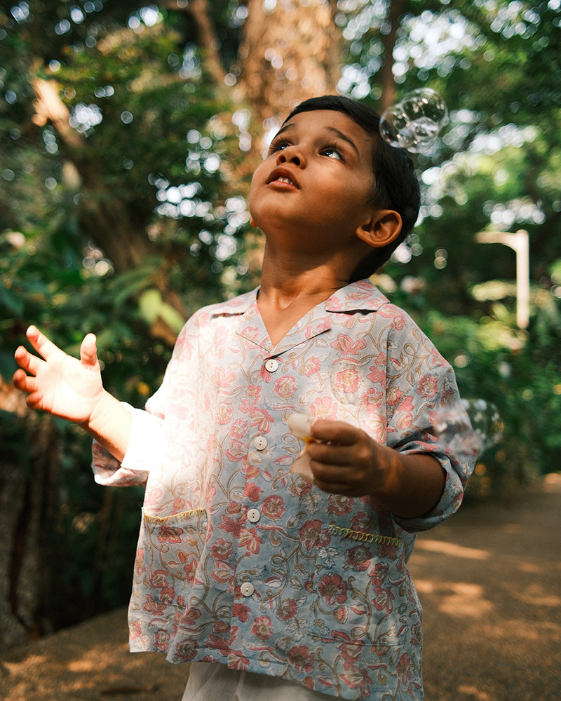 Cloud drift shirt in sky blue butterfly - Totdot