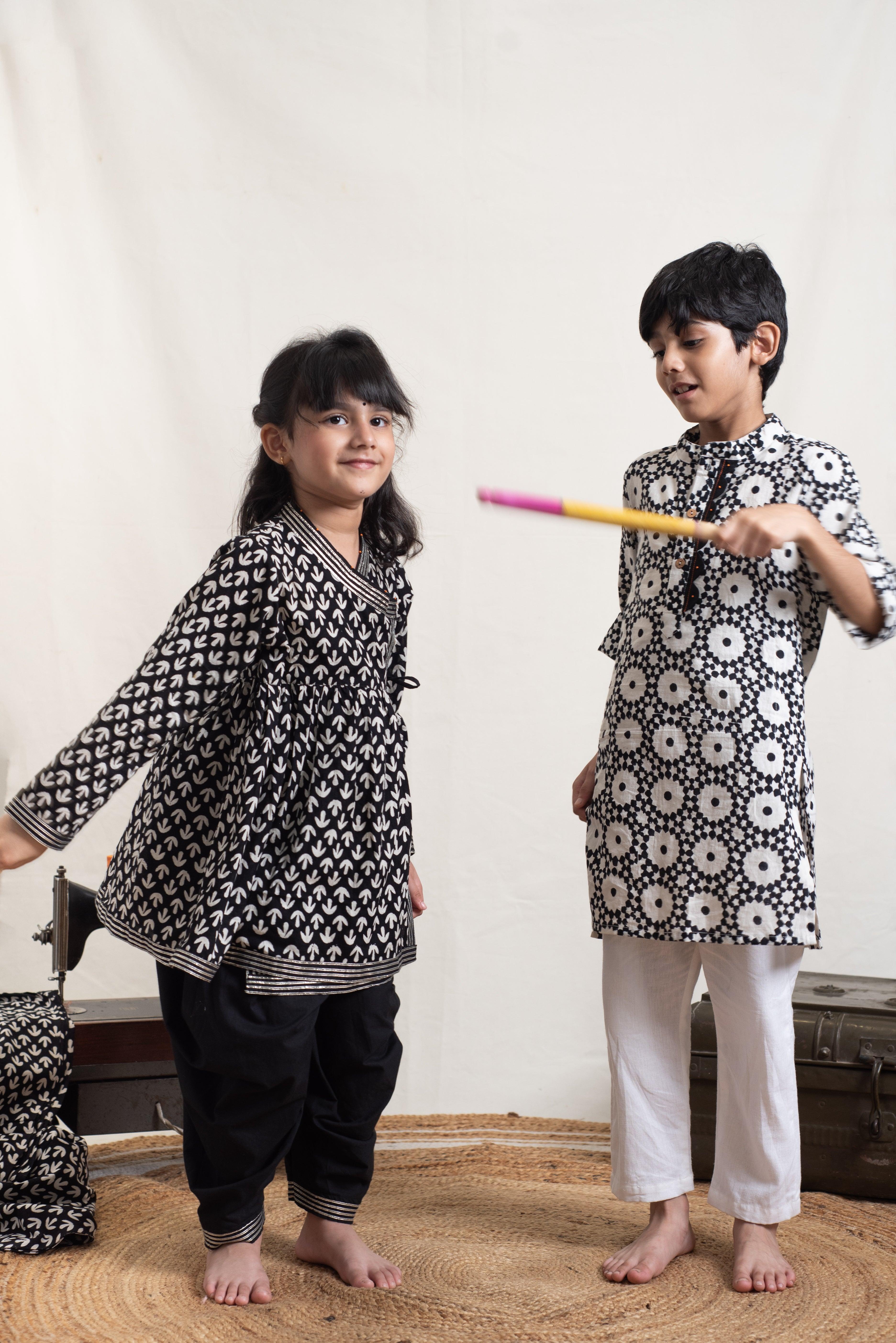 Syahi monochrome dhoti set - Totdot