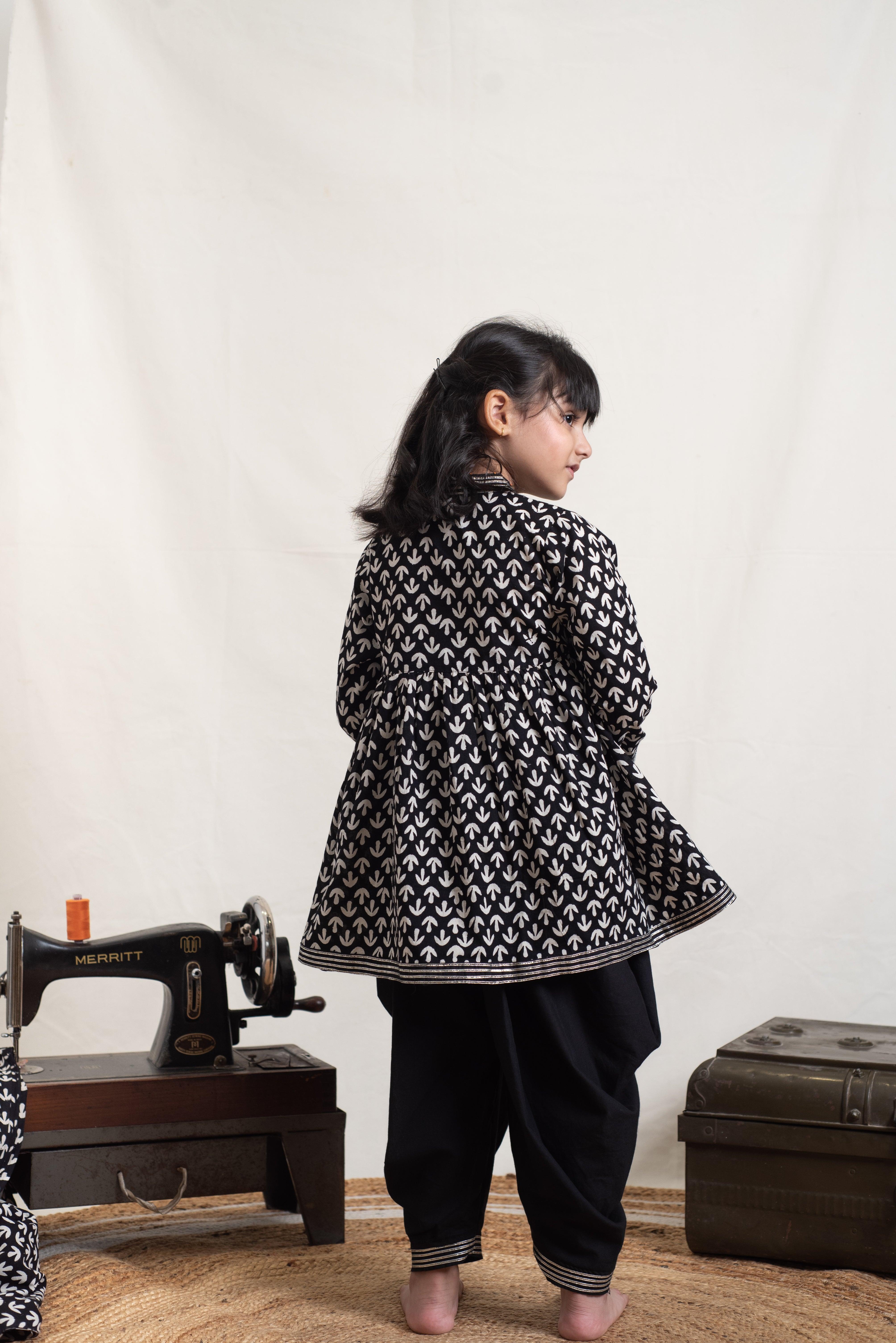 Syahi monochrome dhoti set - Totdot