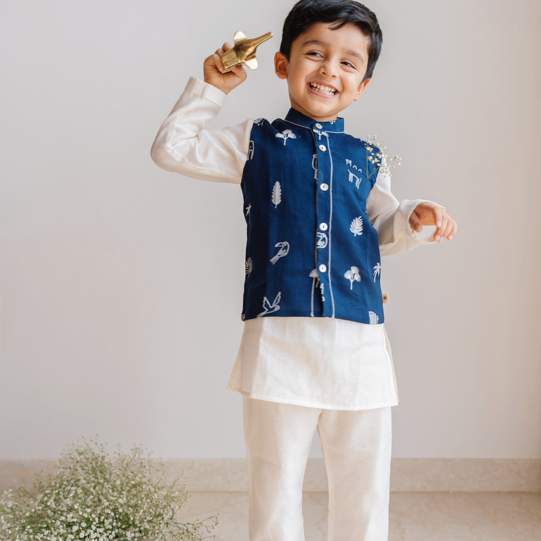 Chanderi Kurta Pyjama & Bandi Set - Dancing with Dragonflies Embroidered