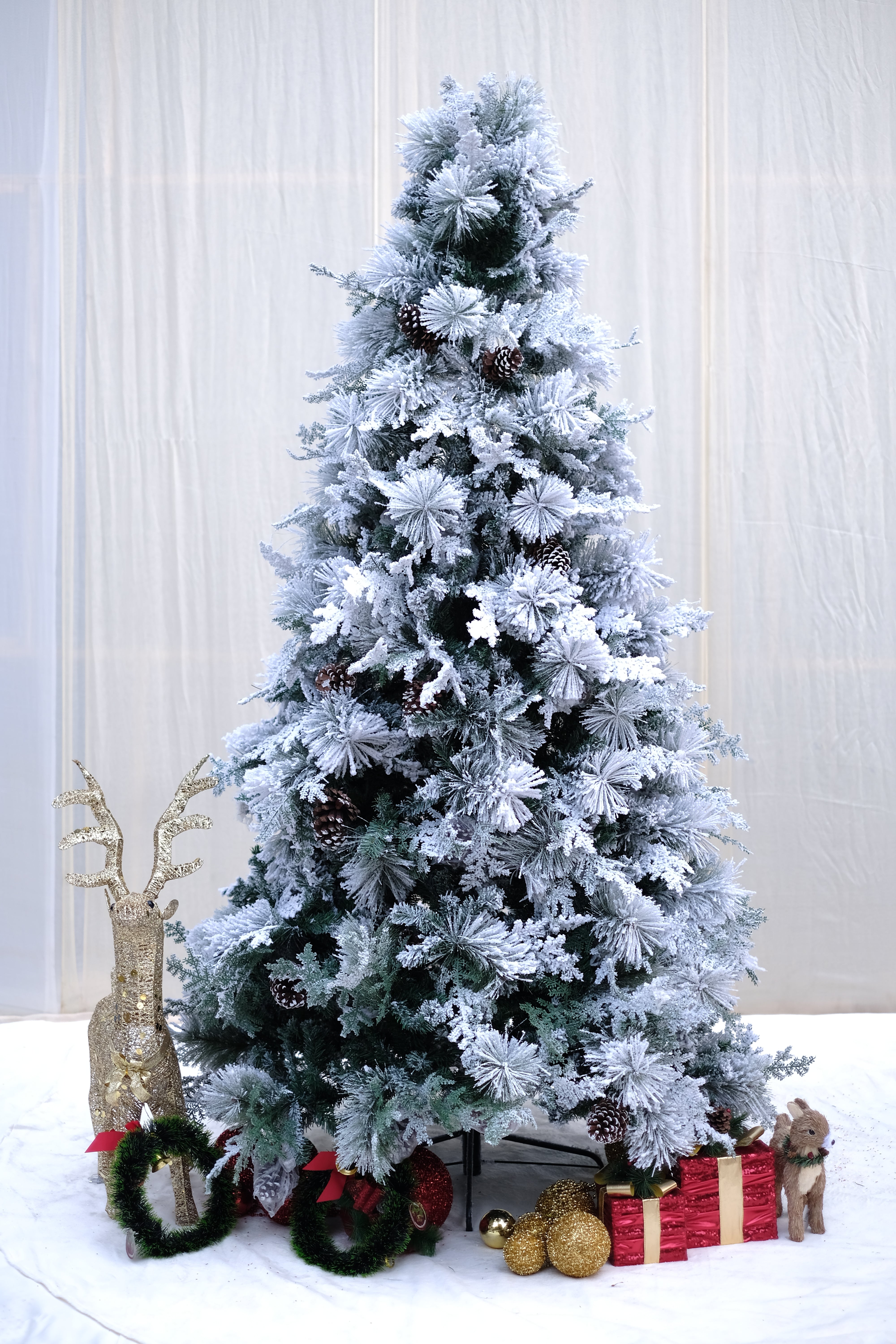 TRUE STAR Christmas tree with broad pine leaves, frosting and pine cones – 8 feet