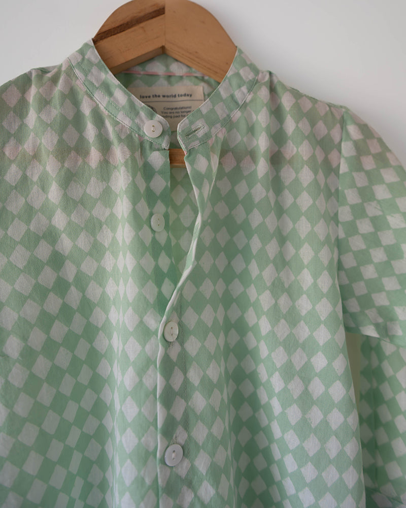 Barefoot boy shirt in sage green rhombus