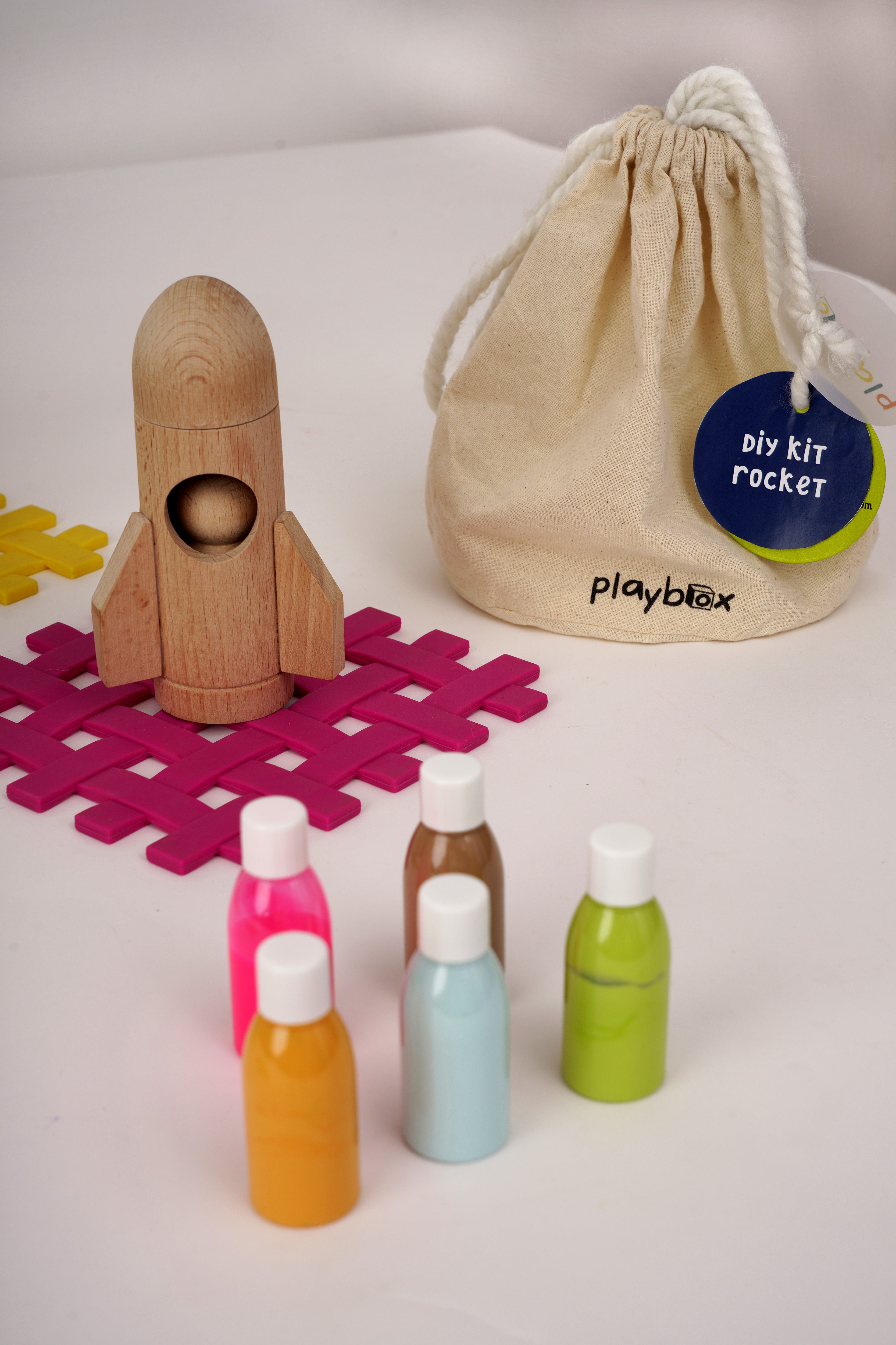 DIY Kit-Rocket- 1 Rocket,1 Astronaut, 5 Color Bottles, 2 Paint Brush, 2 Sponge Brush with different size