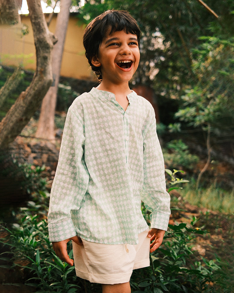 Barefoot boy shirt in sage green rhombus