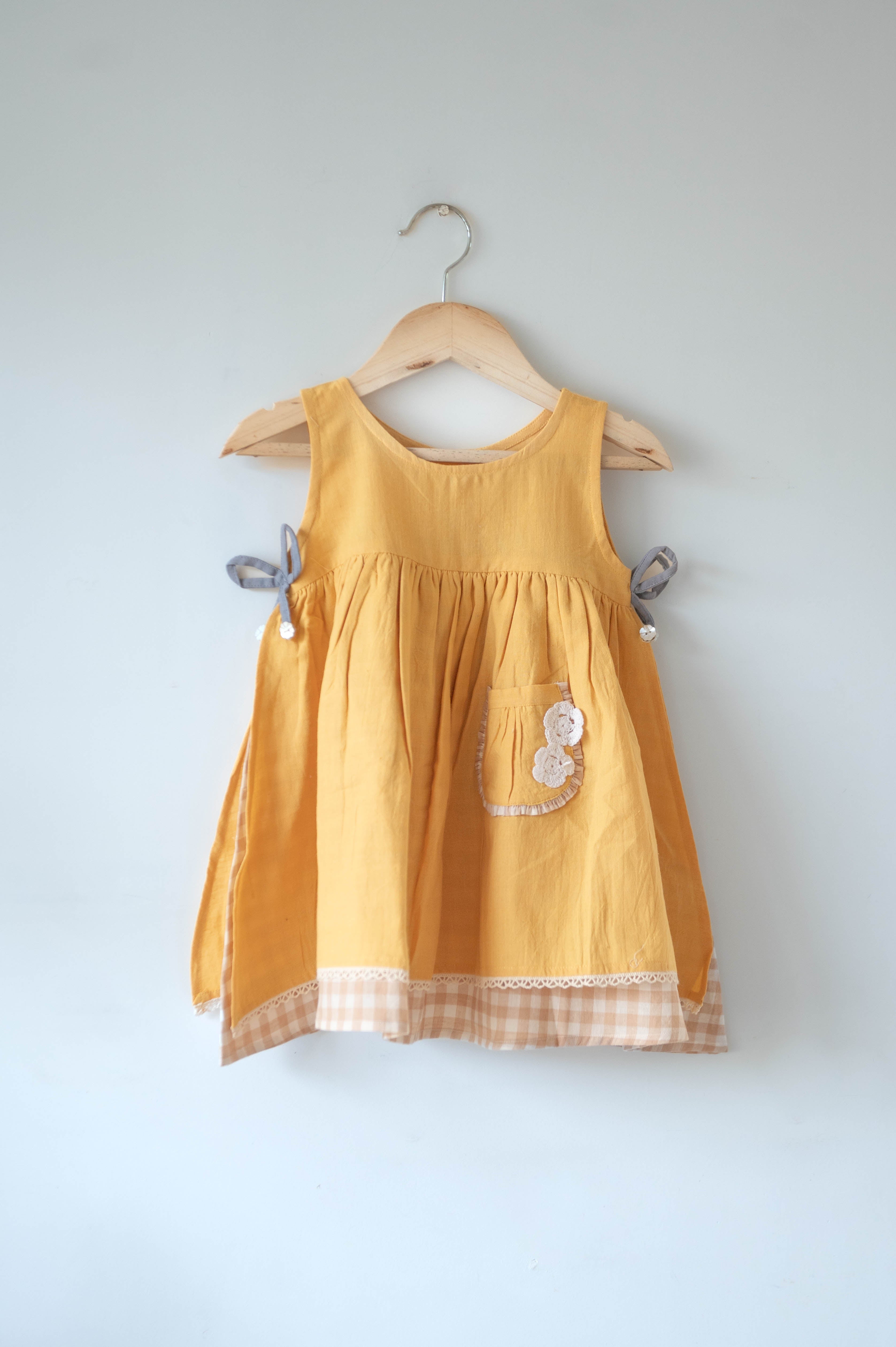 Old photographs sleeveless layered pinafore dress in yellow handwoven cotton - Totdot