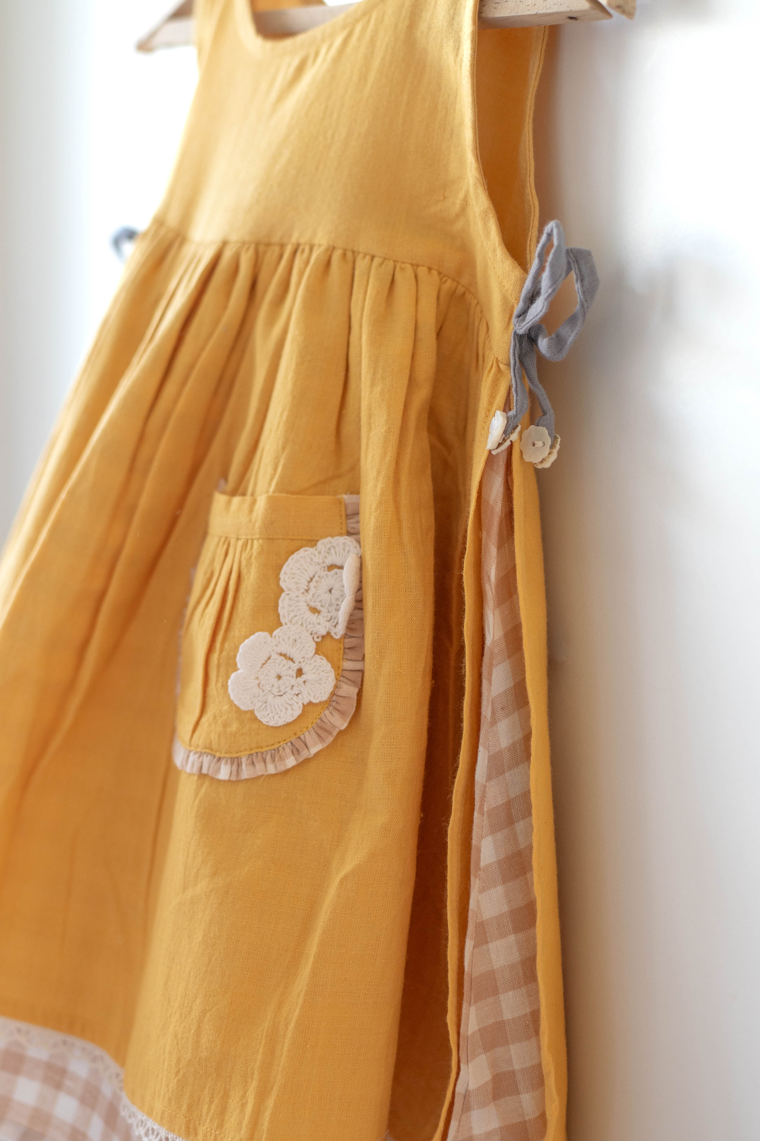 Old photographs sleeveless layered pinafore dress in yellow handwoven cotton - Totdot