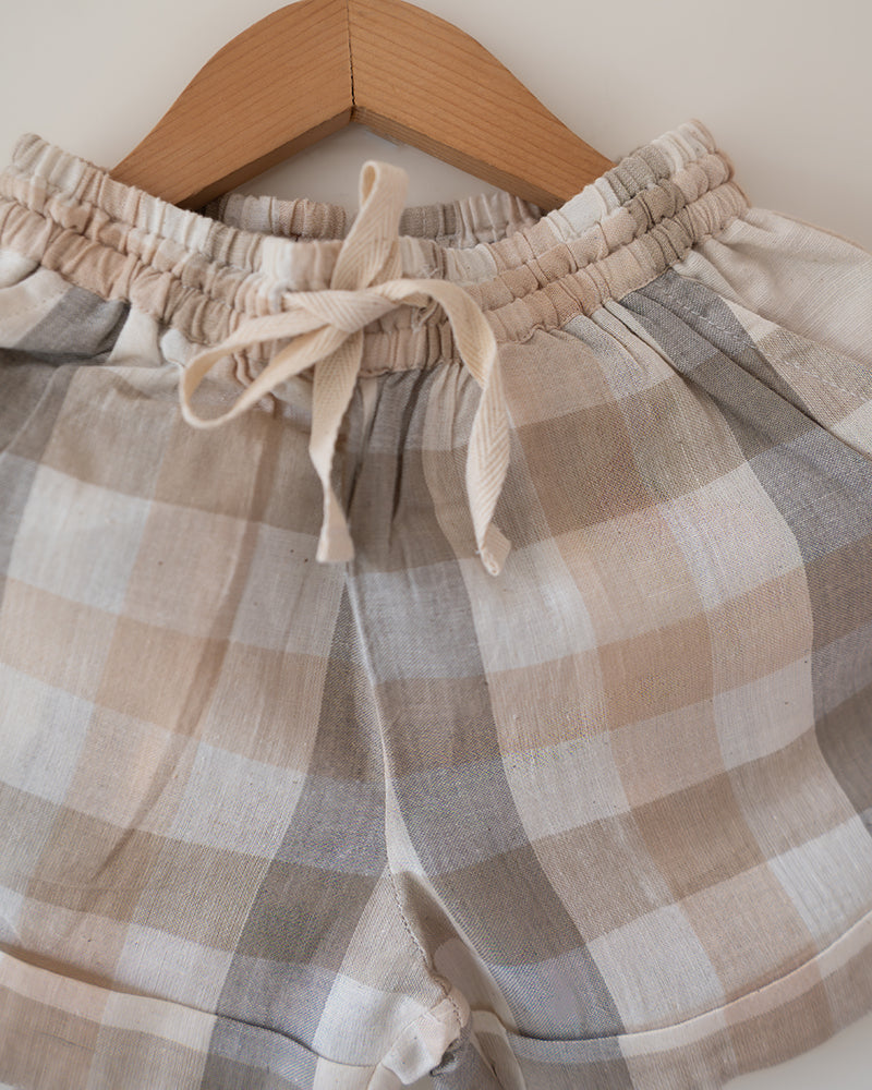 Skygaze Beige Off White Checks Unisex Shorts In Handwoven Cotton