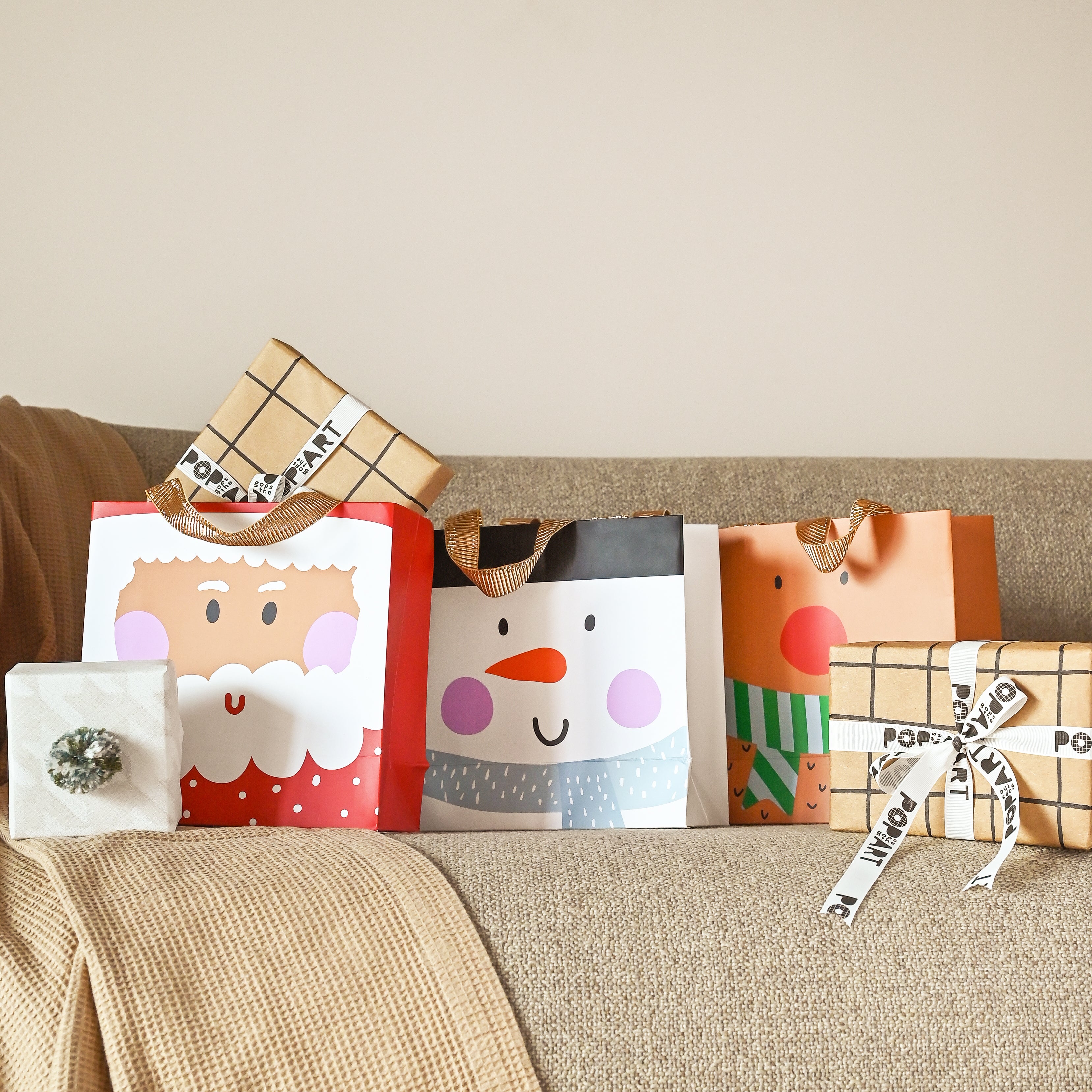 Set of 6 Gift Bags - Christmas Characters