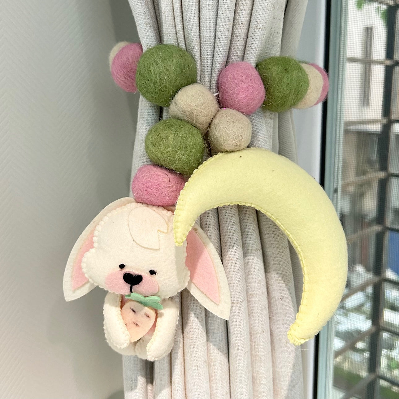 Bunny's Delight - Curtain Tie