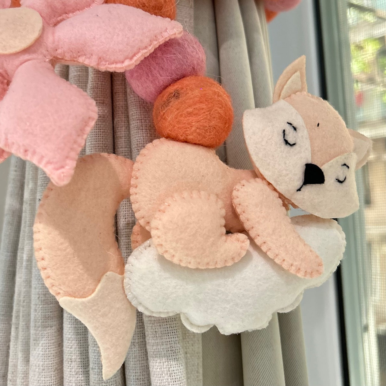 Dreamy Fox - Curtain Tie