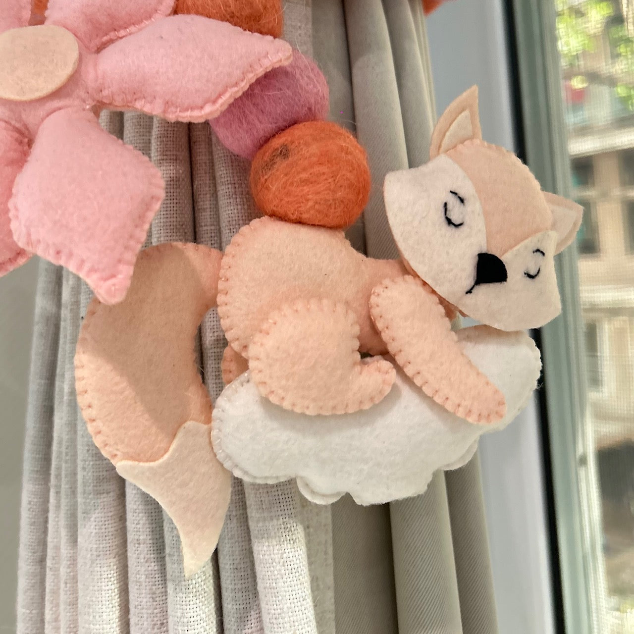 Dreamy Fox - Curtain Tie