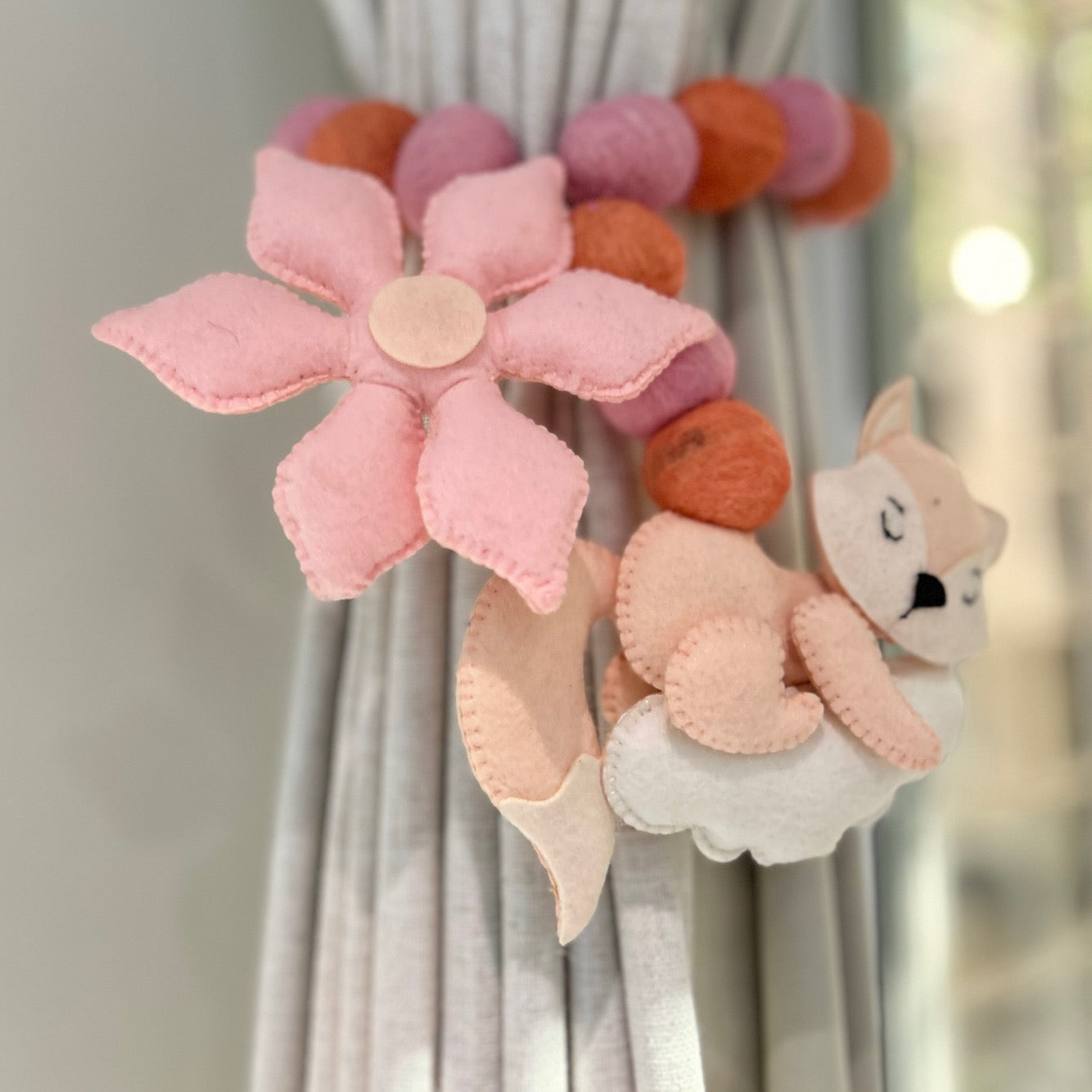 Dreamy Fox - Curtain Tie