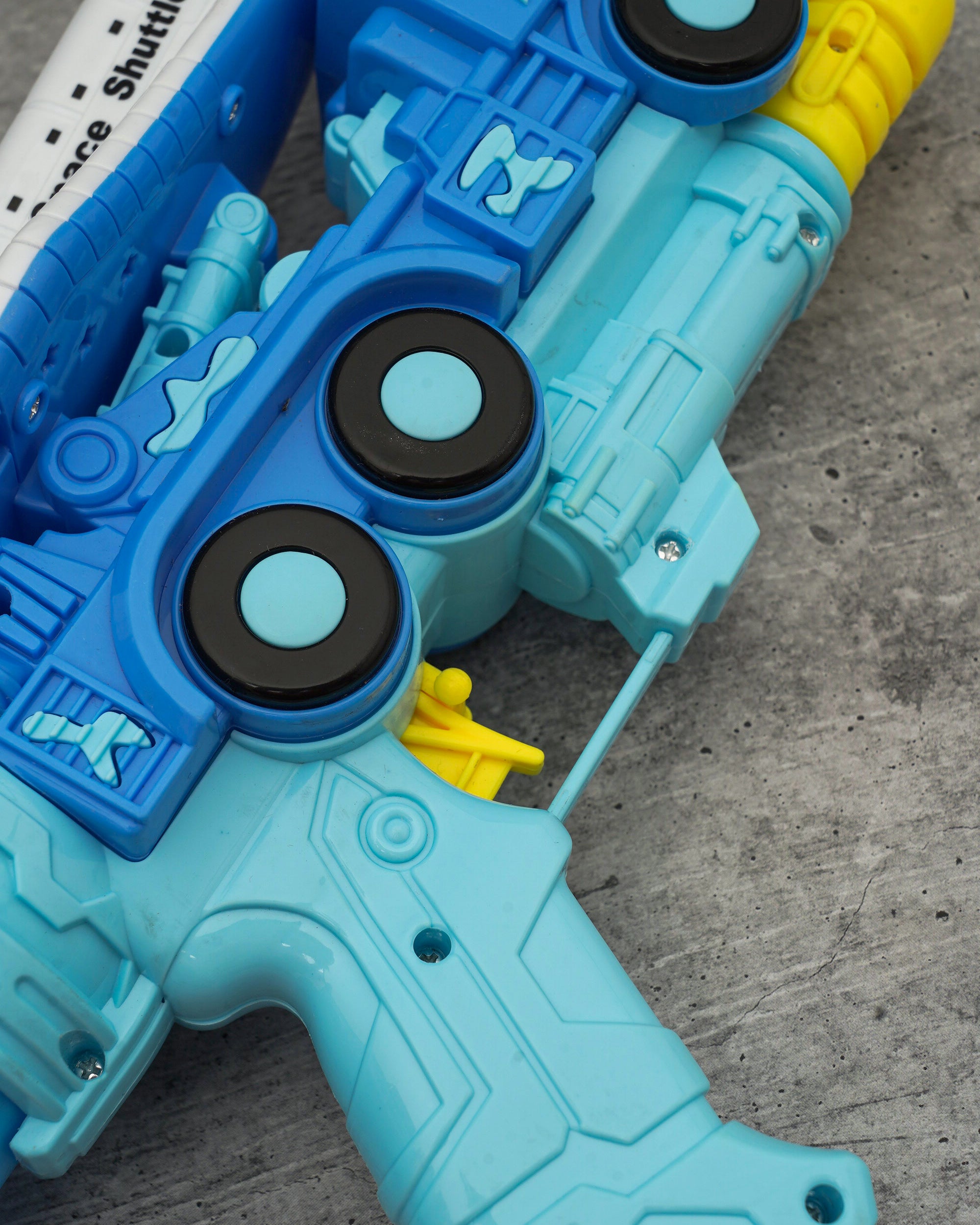 Space shuttle water gun