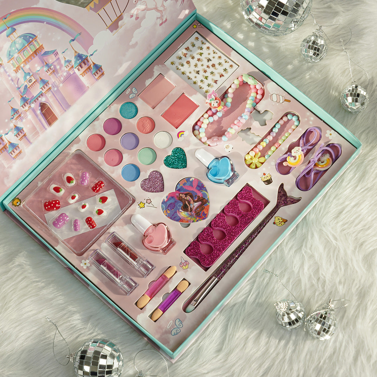 28 pcs Make up and accessories Hamper