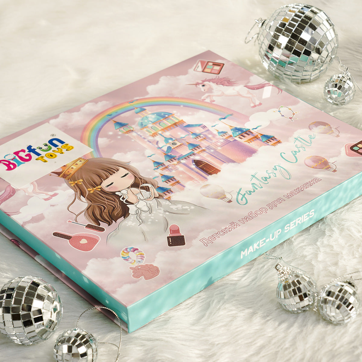 28 pcs Make up and accessories Hamper