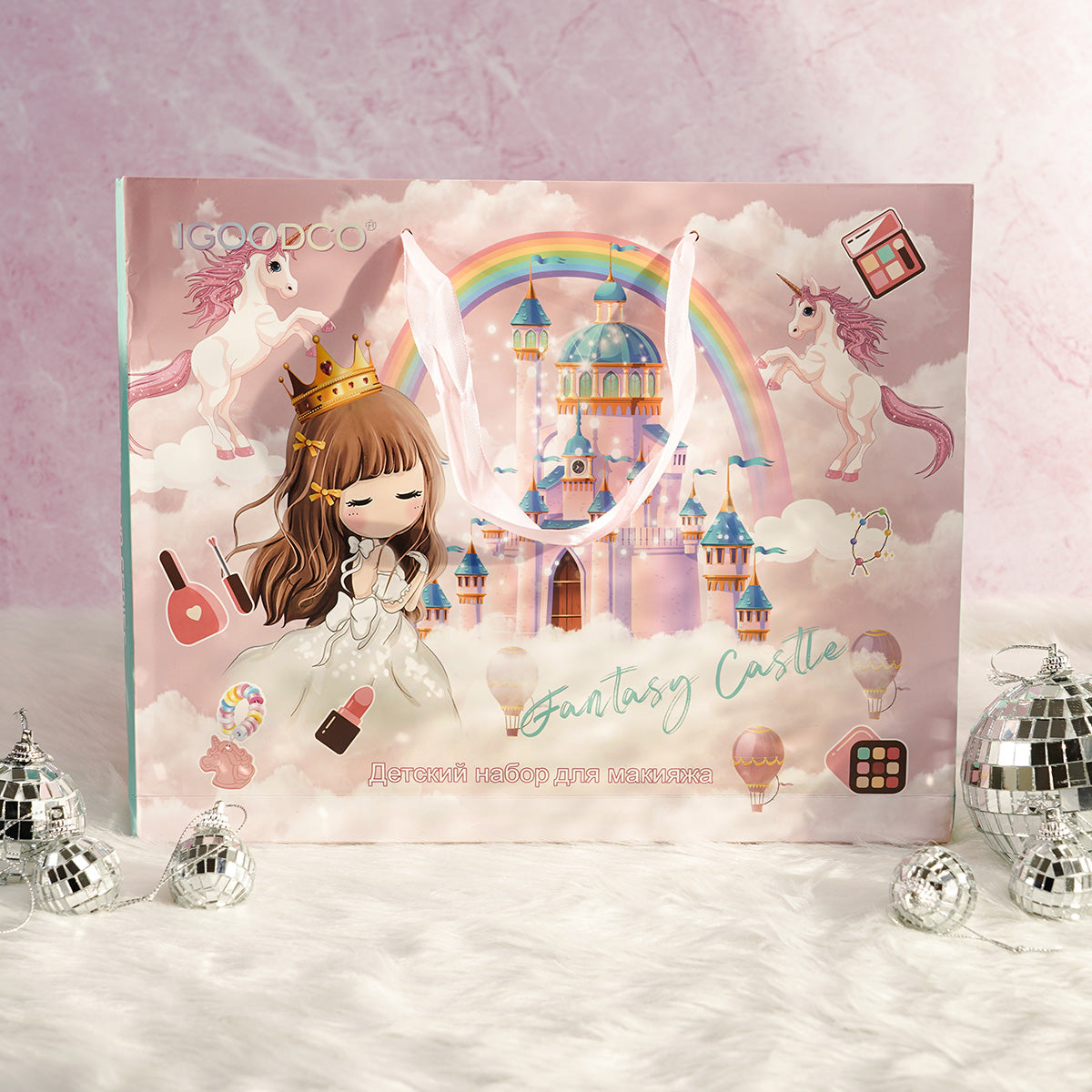28 pcs Make up and accessories Hamper