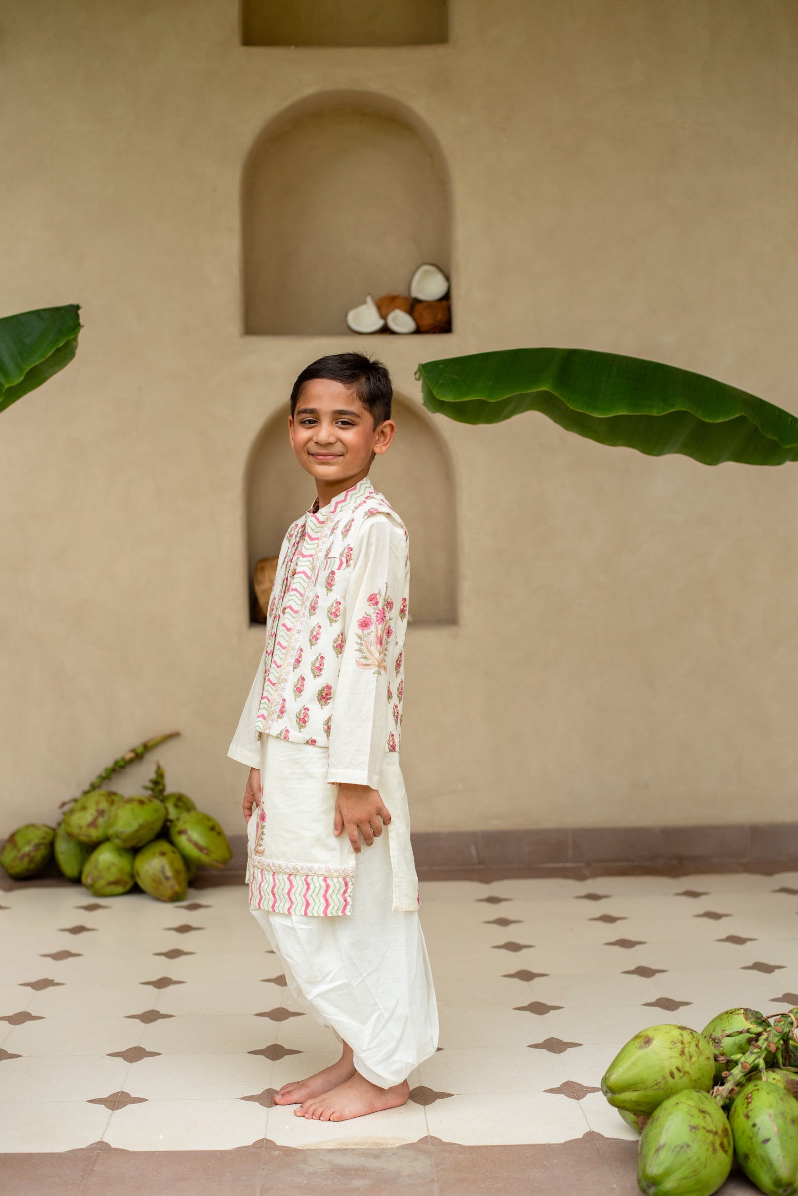 Manika Buti Kurta Set