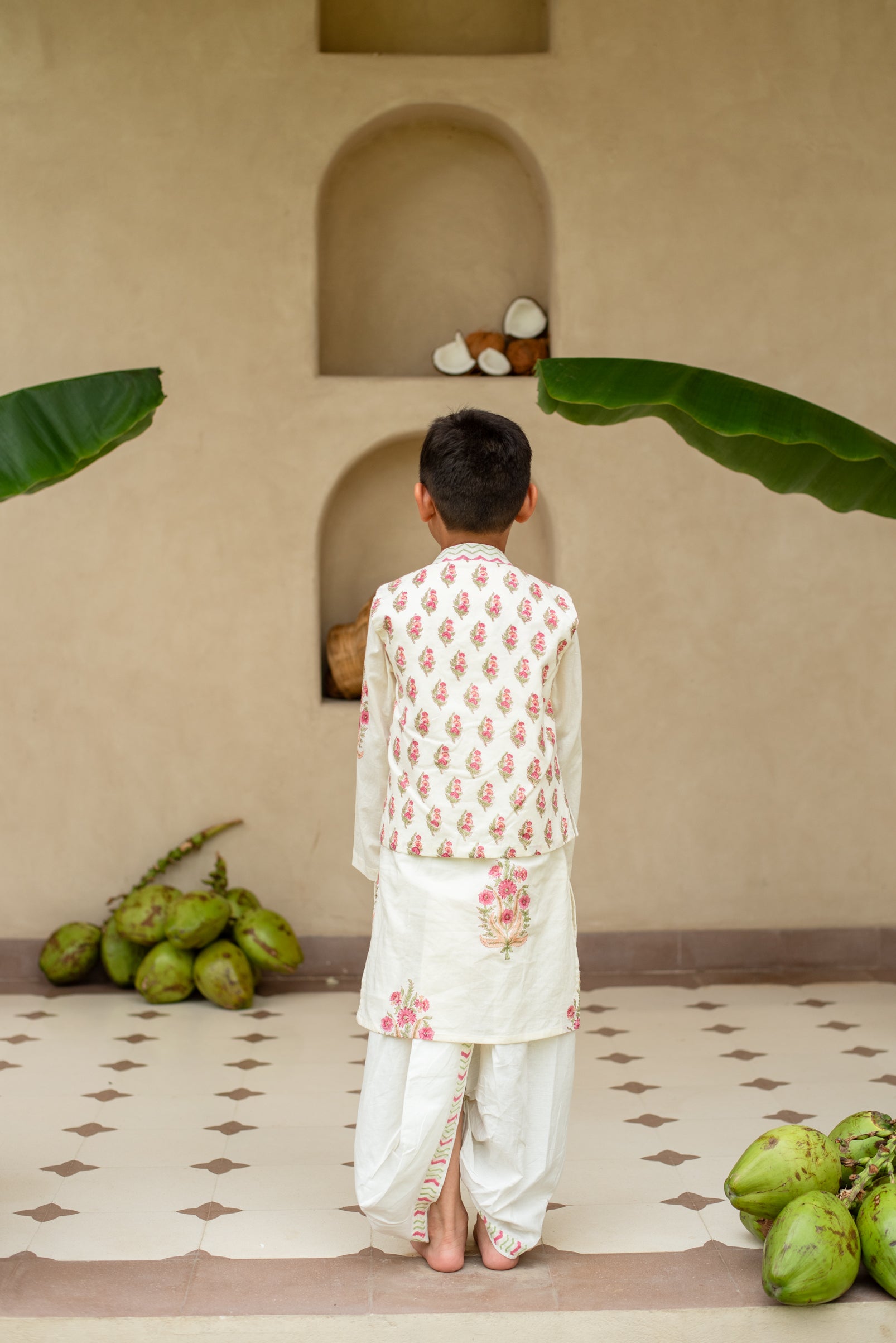 Manika Buti Kurta Set