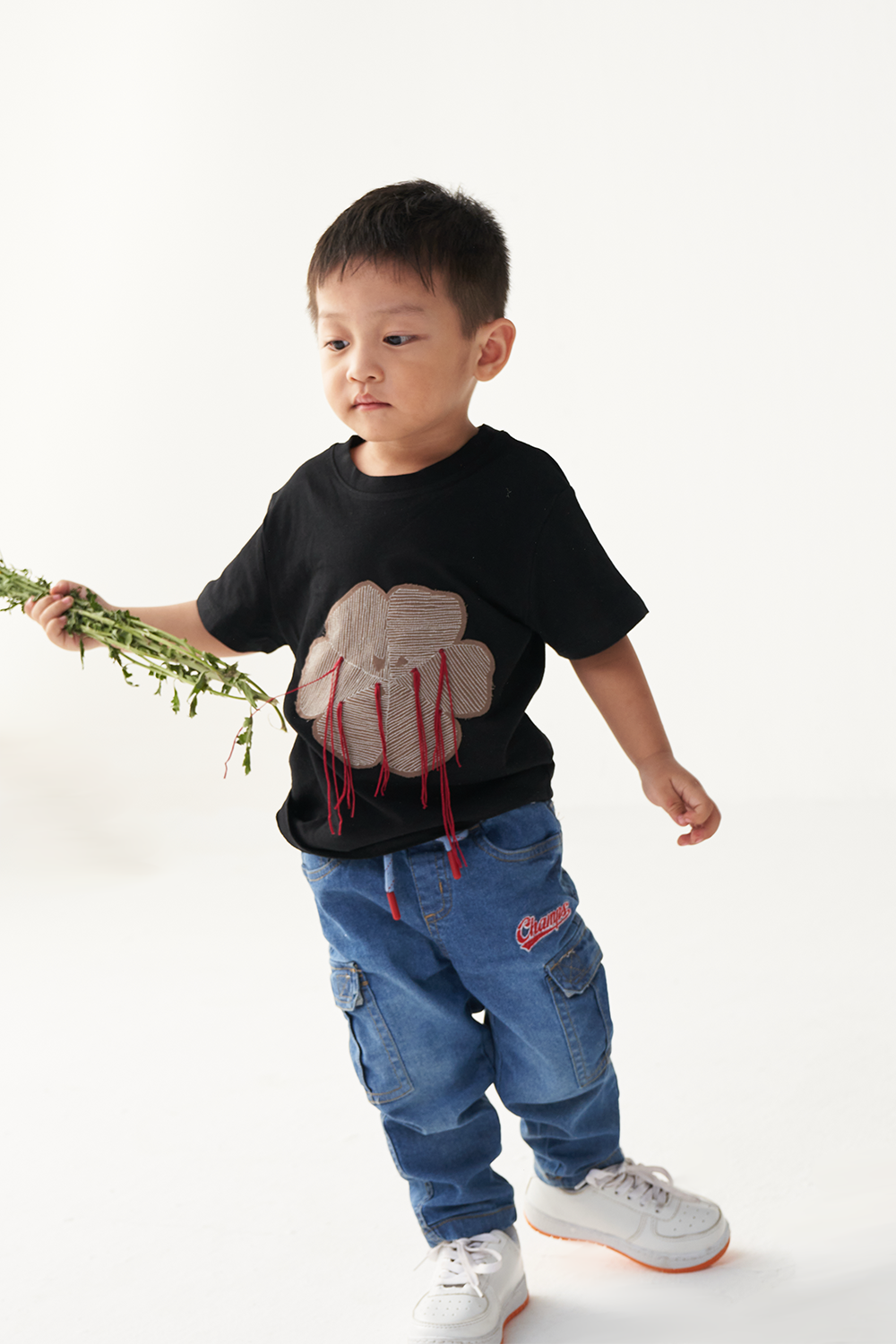 FLORAL FRINGE BLACK T-SHIRT