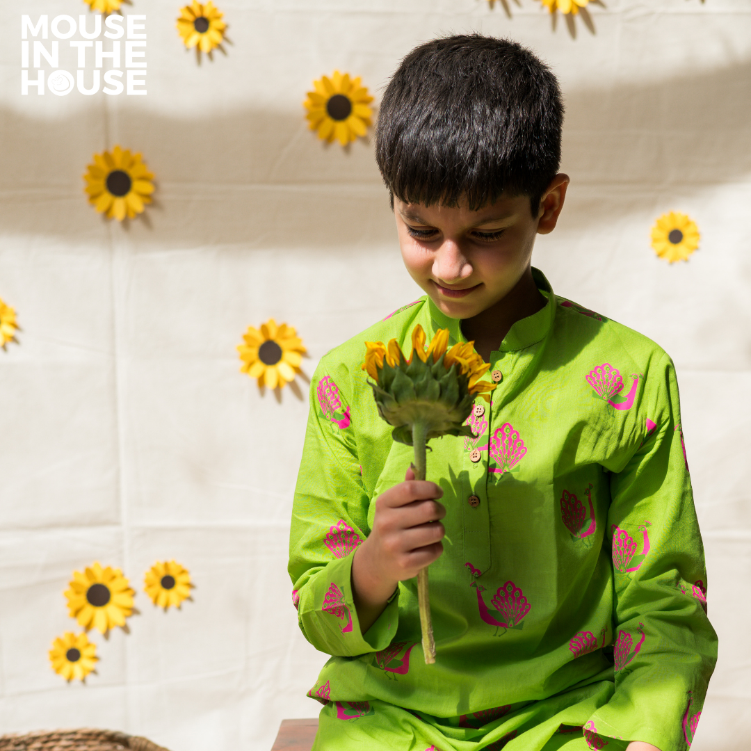 A Graceful peacock Green Ethnic Wear