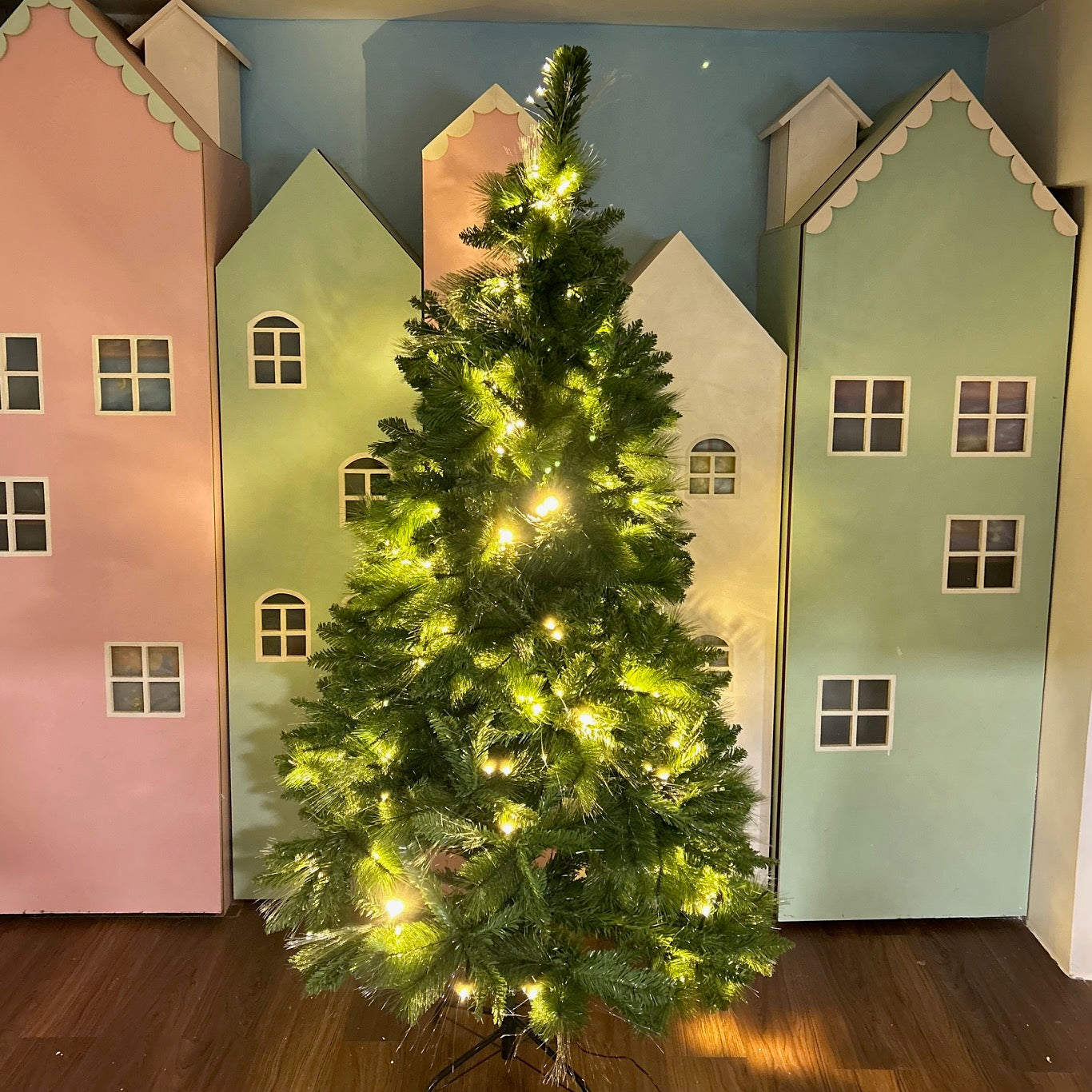 Pre-Lit Luxury Classic Dense Pine Tree with Built-In Lights - 6 ft