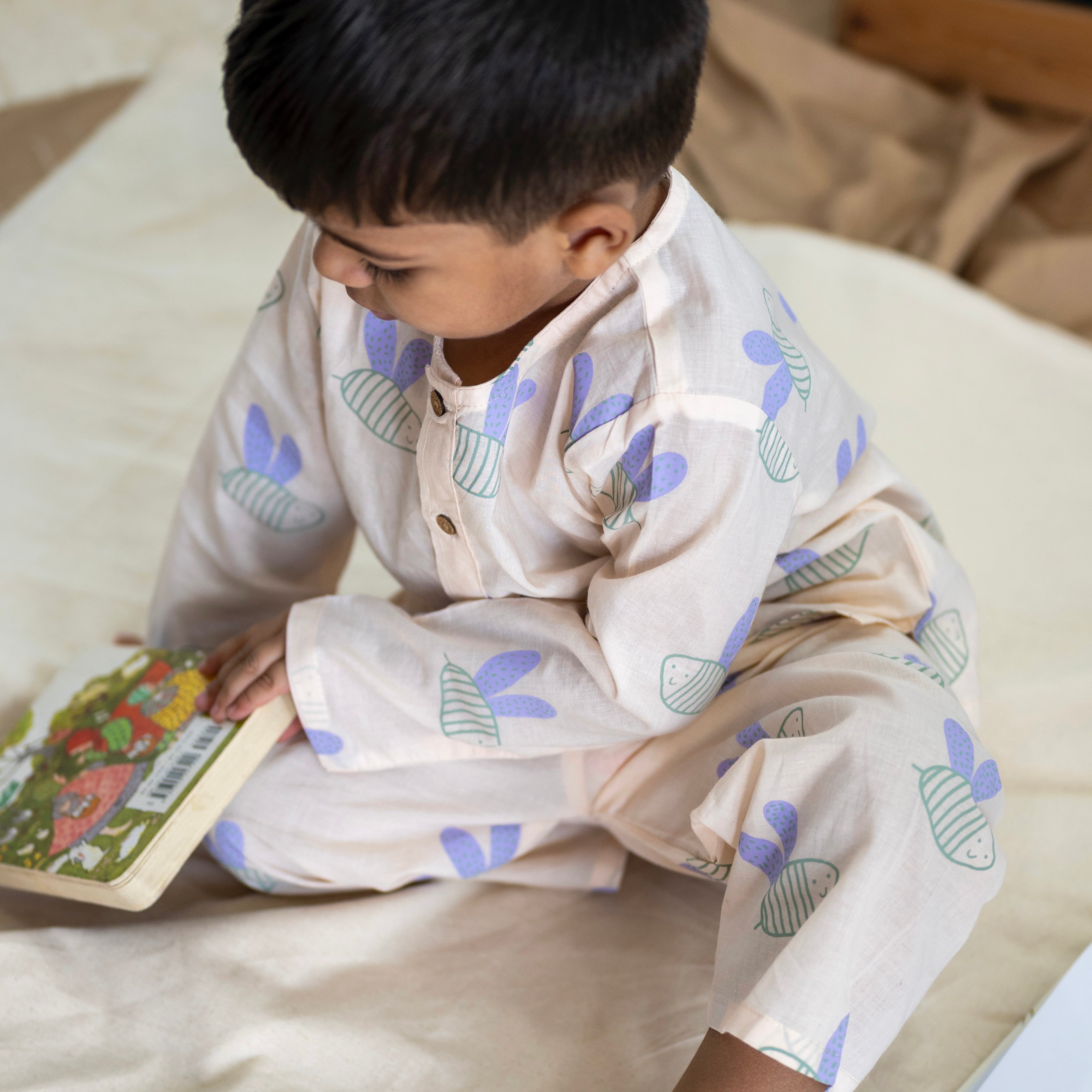 A Swarm OF Bees' Kurta Pyjama Set