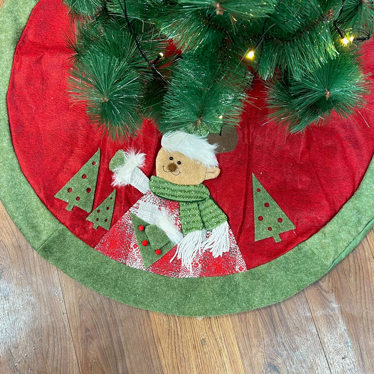 Reindeer's Winter Wrap - 42" Tree Skirt