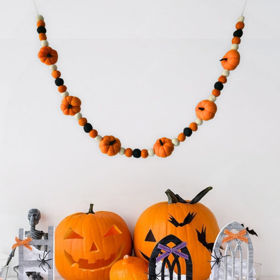Pumpkin Pompom Bunting – Spooky Nightfall