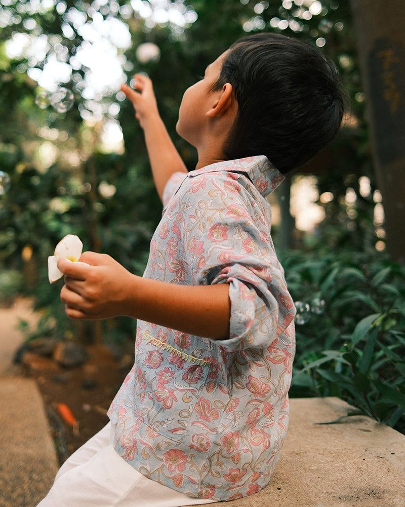 Cloud drift shirt in sky blue butterfly - Totdot