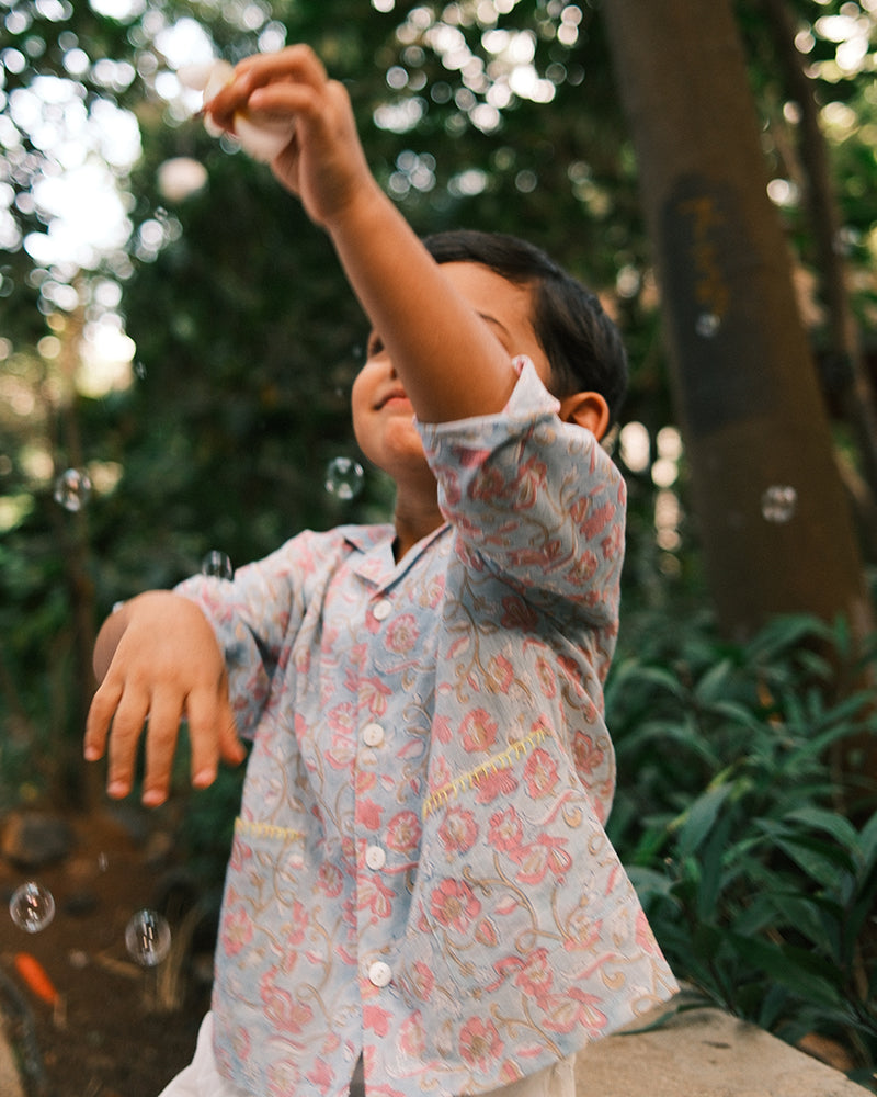 Cloud drift shirt in sky blue butterfly - Totdot