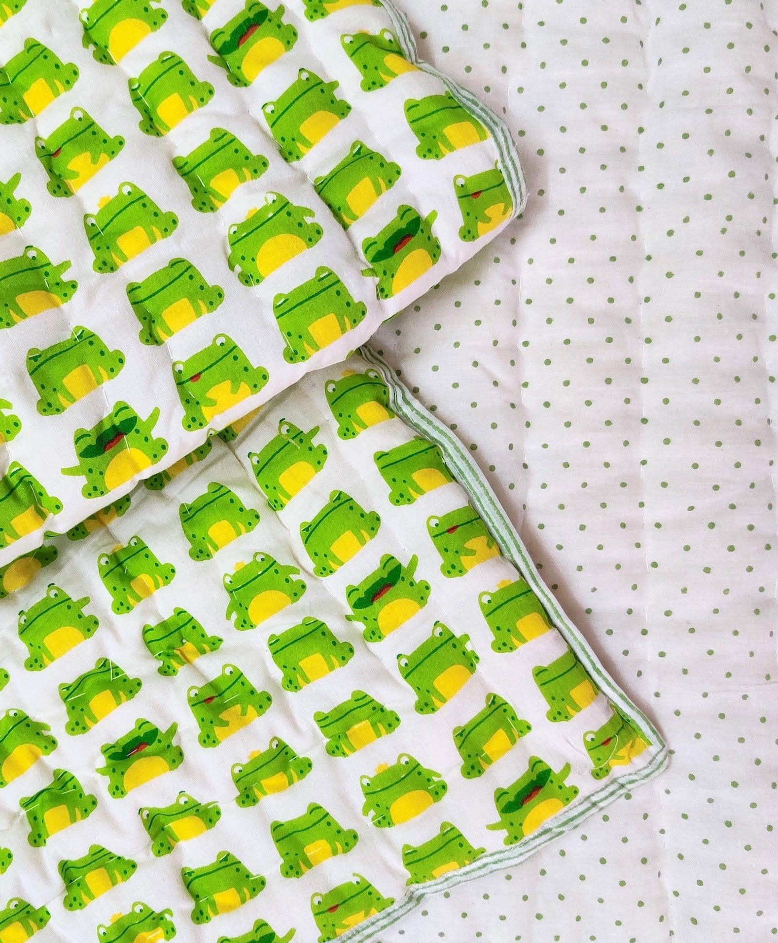 Frog - Reversible Quilt - Totdot