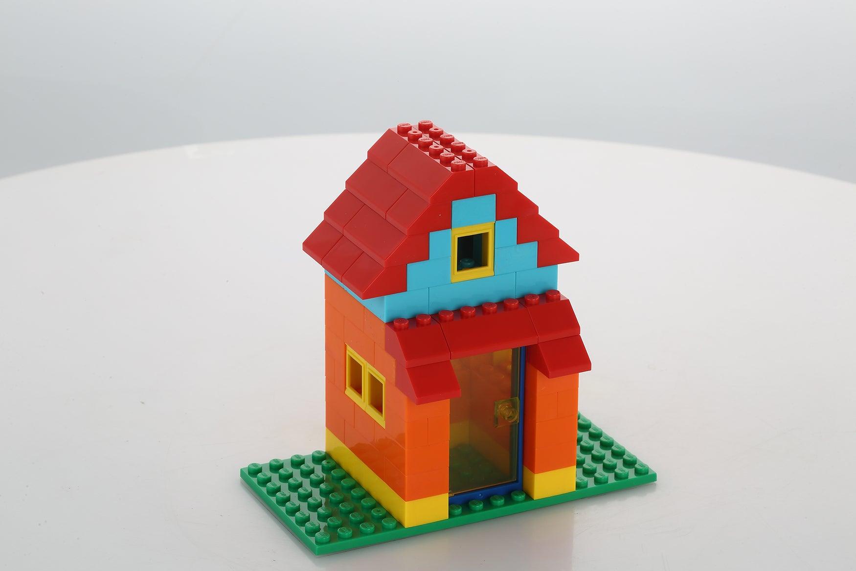 Aiko Town House building block set for kids, promoting creative play and STEM learning.