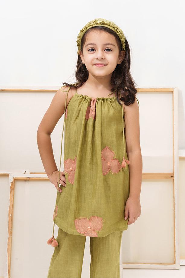 Welcome Set- Green Chanderi Silk Hand Embroidered Strapped Kurta & Boot Cut Pants Set for Girls - Totdot