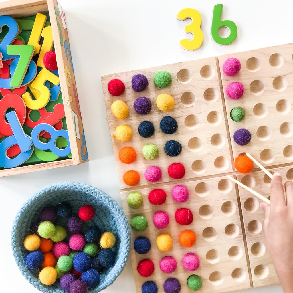 Hundred board with Wool Balls - hundred frame - 100 board - counting board - Montessori toy - math manipulative - Totdot