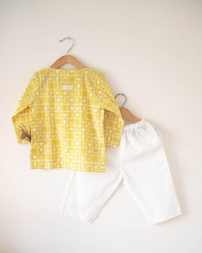 I want to be like grandpa’ kurta pajama set in yellow moon chase hand block printl - Totdot