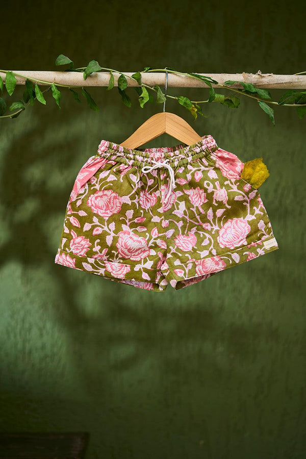 Raindrops keep falling’ kids unisex shorts in green floral hand block print cotton - Totdot