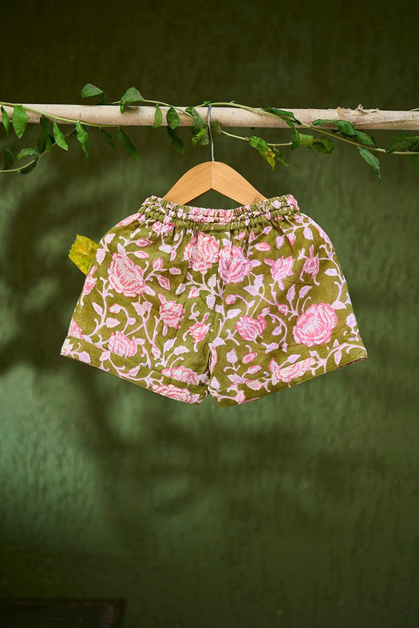 Raindrops keep falling’ kids unisex shorts in green floral hand block print cotton - Totdot